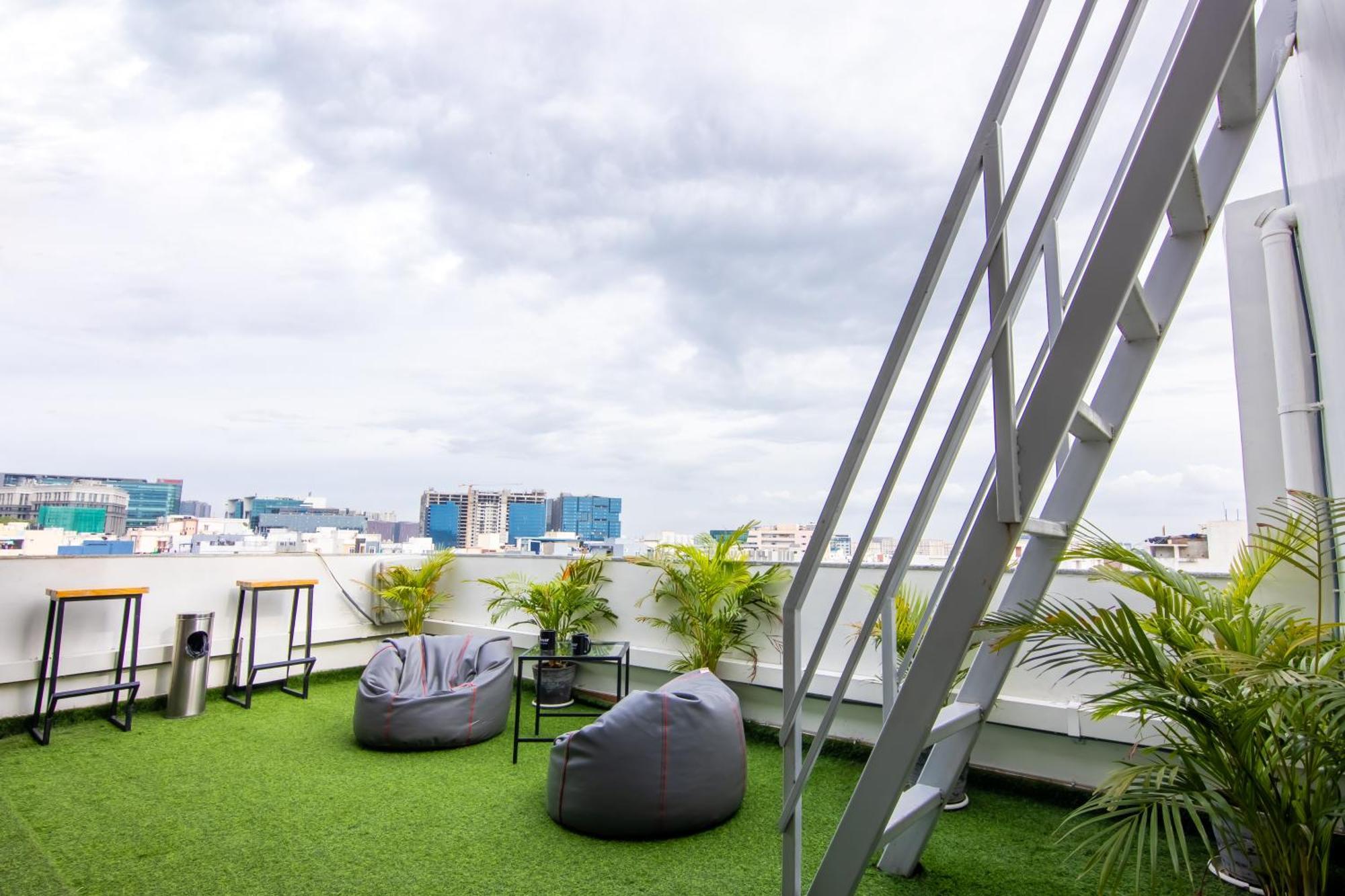 Housr 43 Dlf Gachibowli Hyderabad