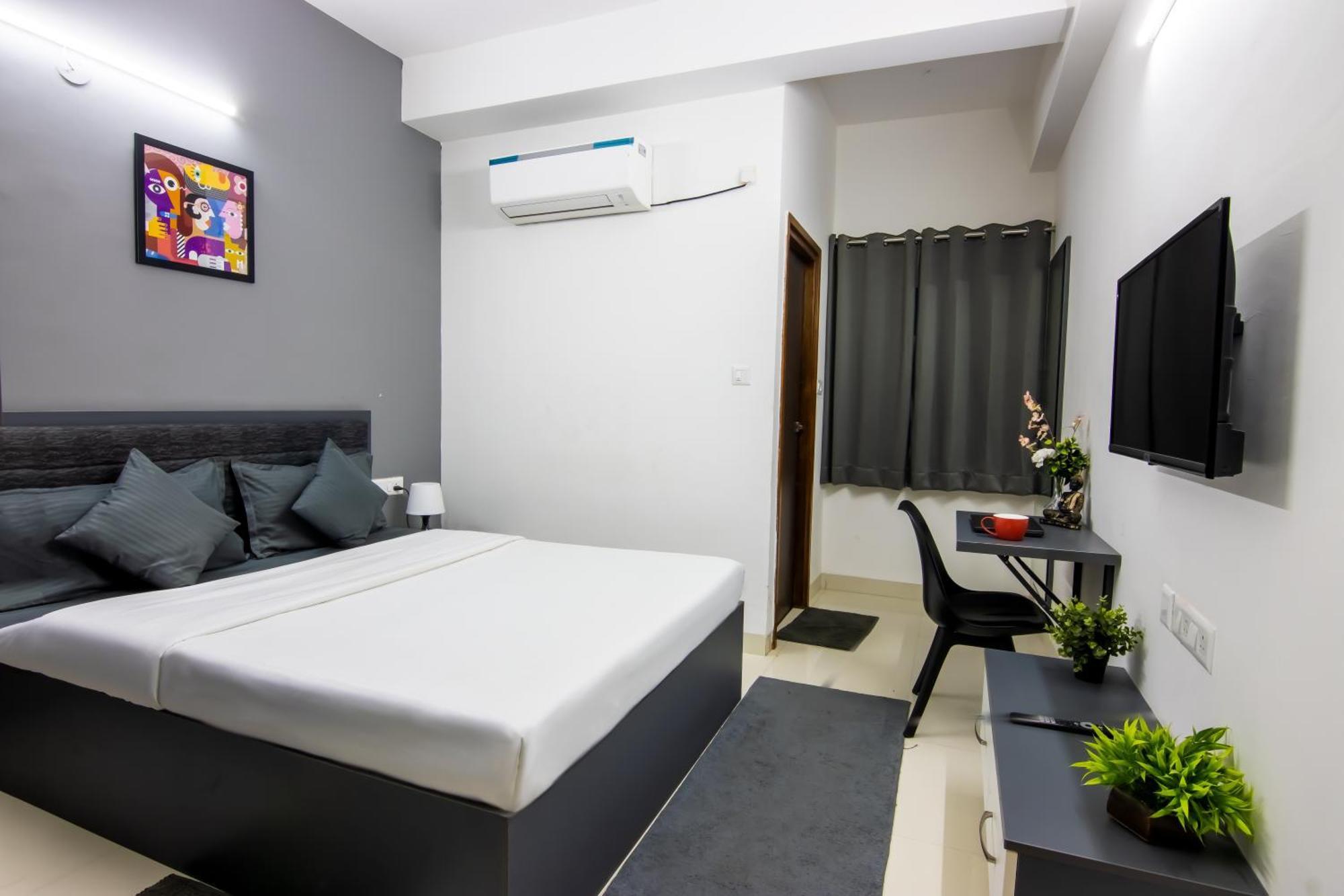 Housr 43 Dlf Gachibowli Hotel