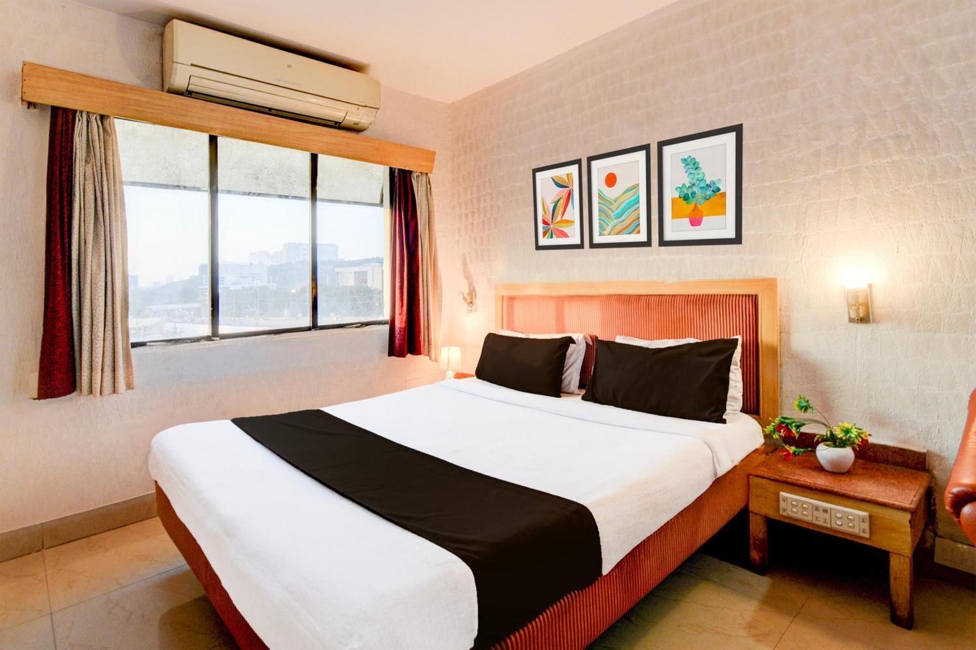 Townhouse Oak Rai Durg Hotel