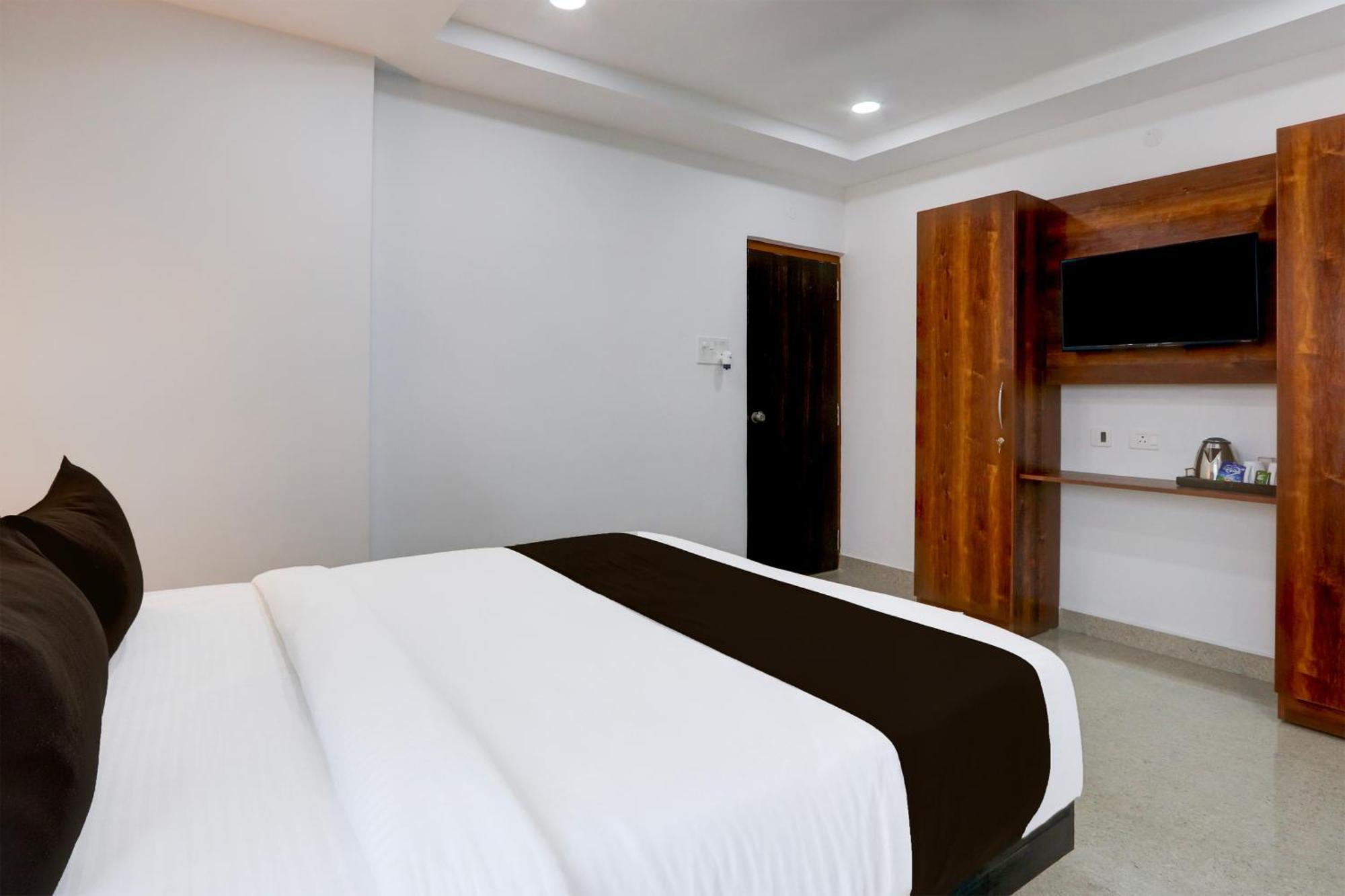 Collection O Sri Jahnavi Group Besides Yashoda Hospital Hitec City Hyderabad