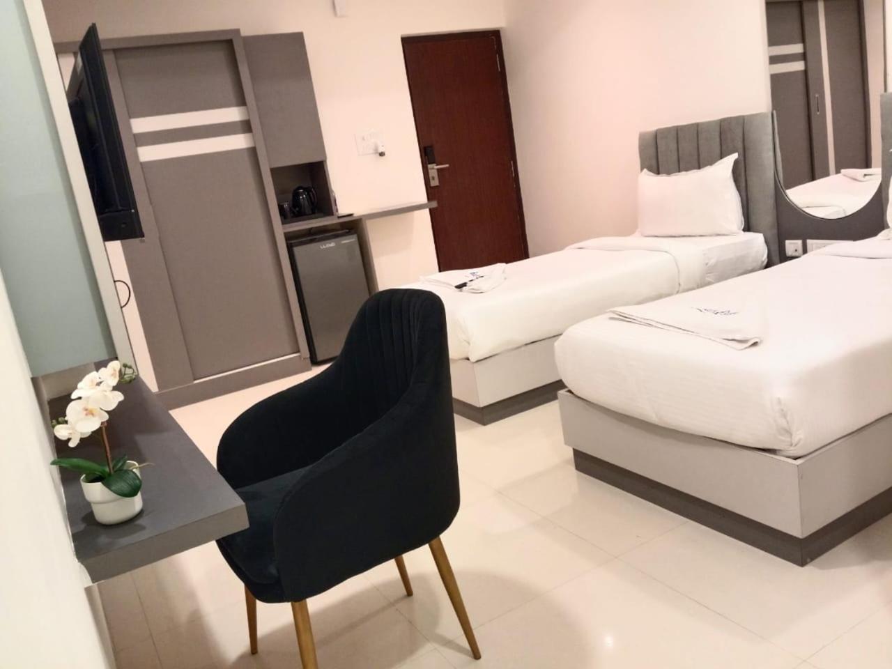 Radhe Pride Hitech Hotel 3*
