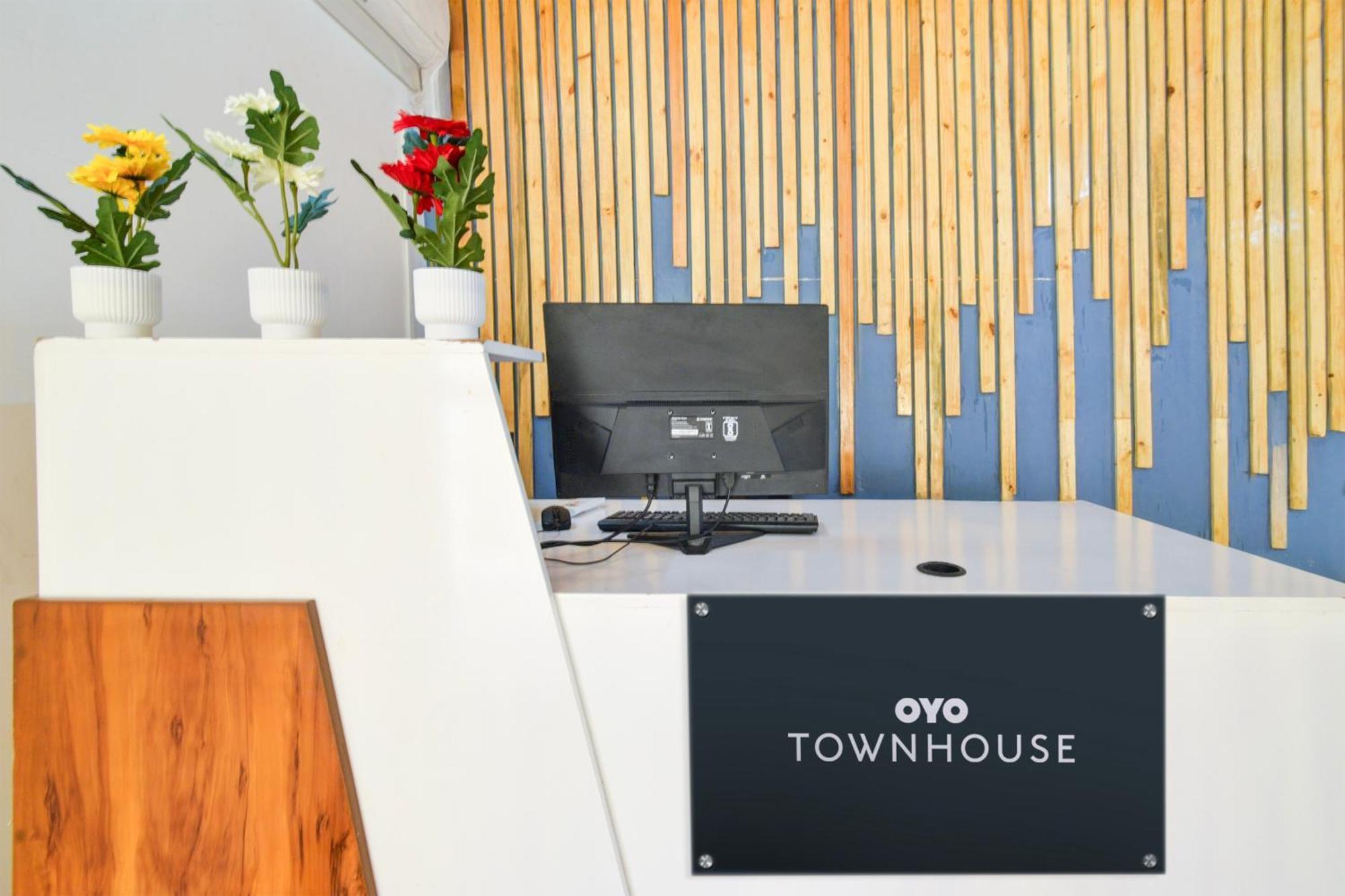 Hotel Townhouse Vsk Group Of 3*