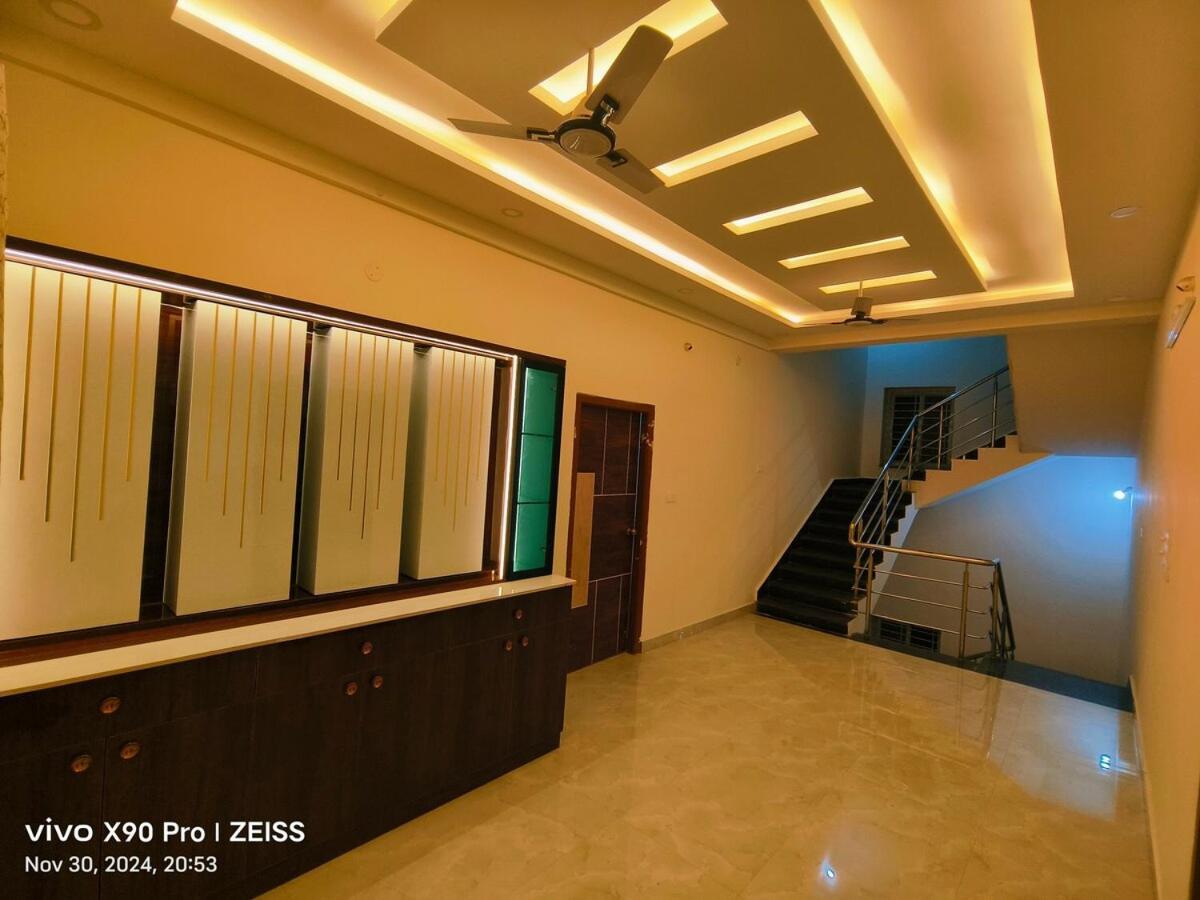 Villa Luxurious Independent 3bhk *