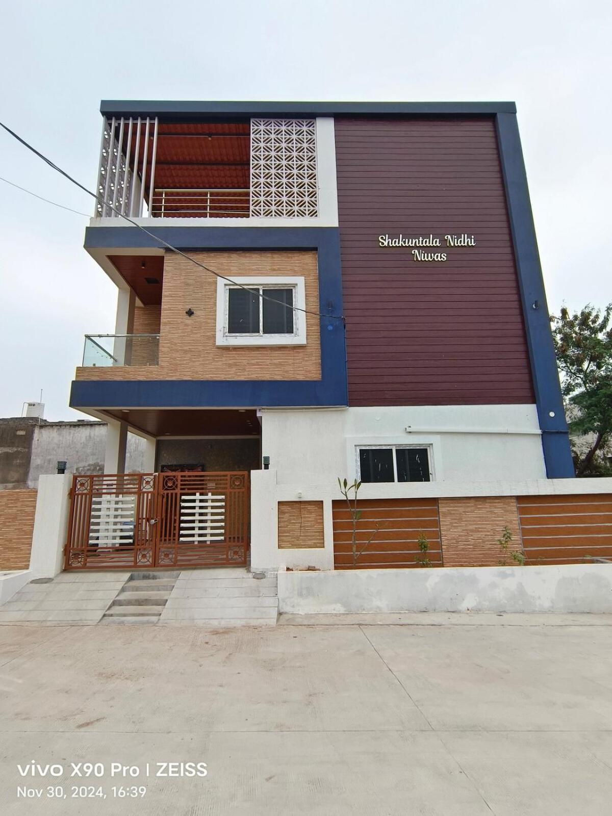 Luxurious Independent 3bhk Villa *