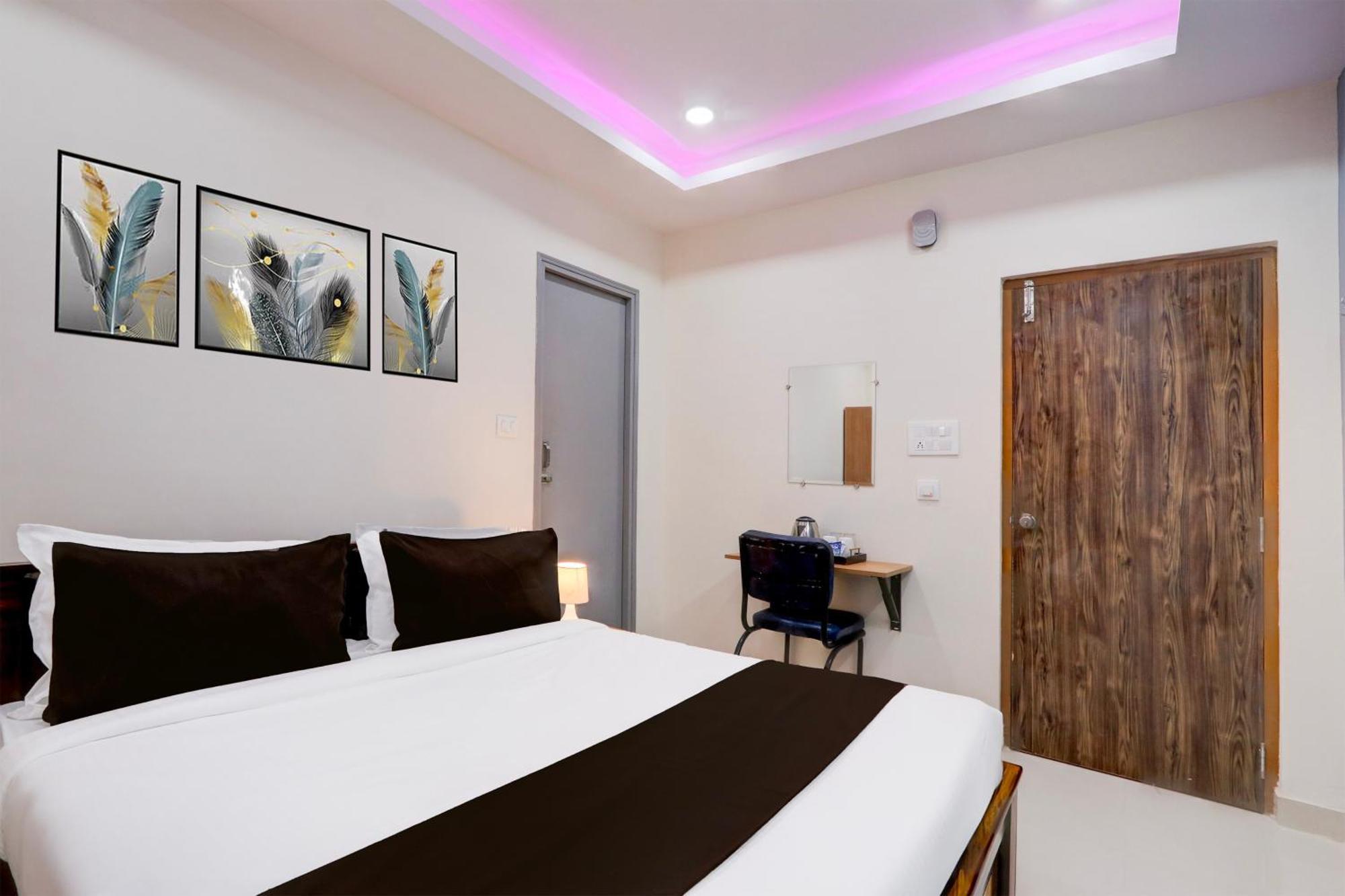 Super Townhouse Nanak Ram Guda Near Waverock Sez 4* Hyderabad