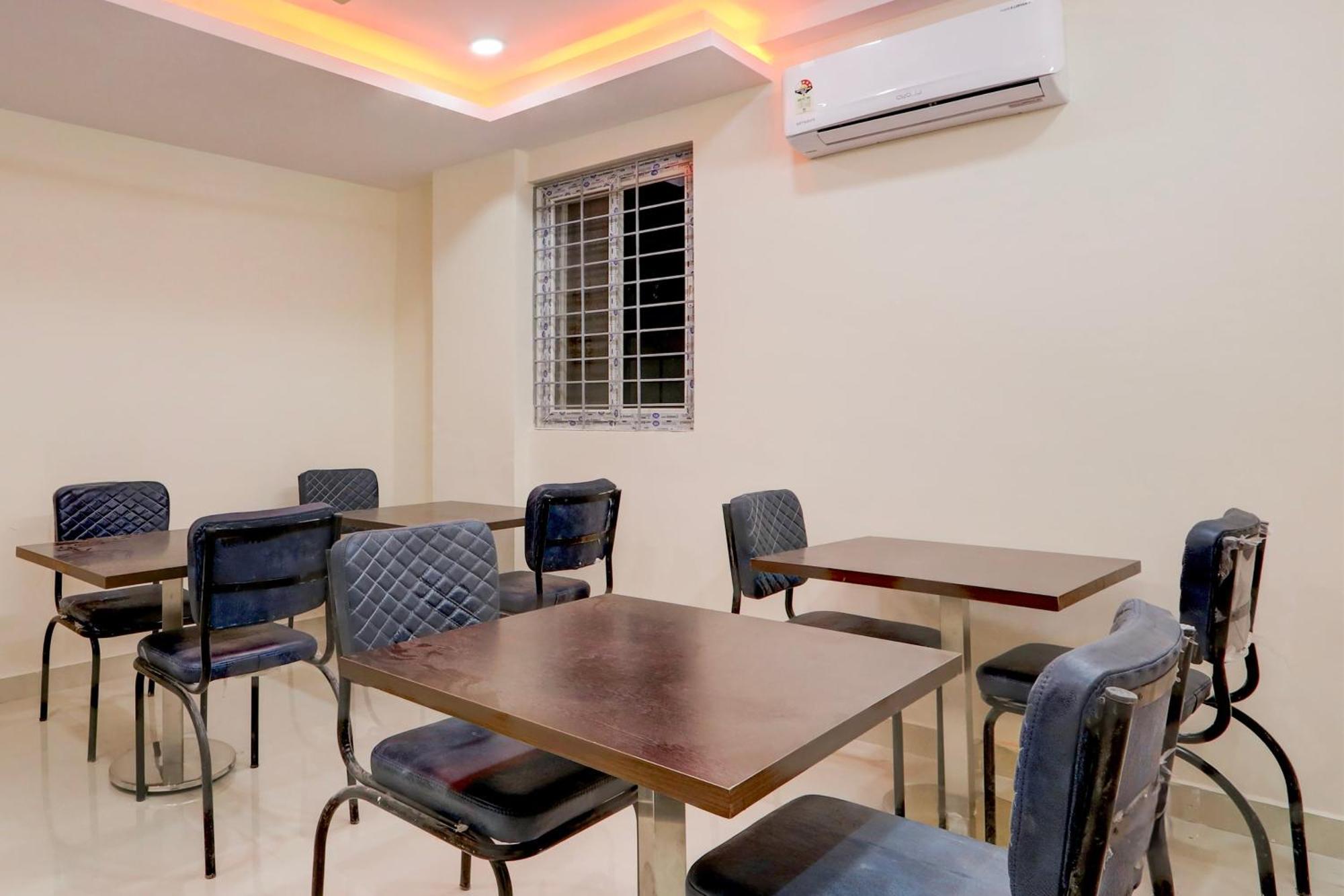Super Townhouse Nanak Ram Guda Near Waverock Sez Hotel