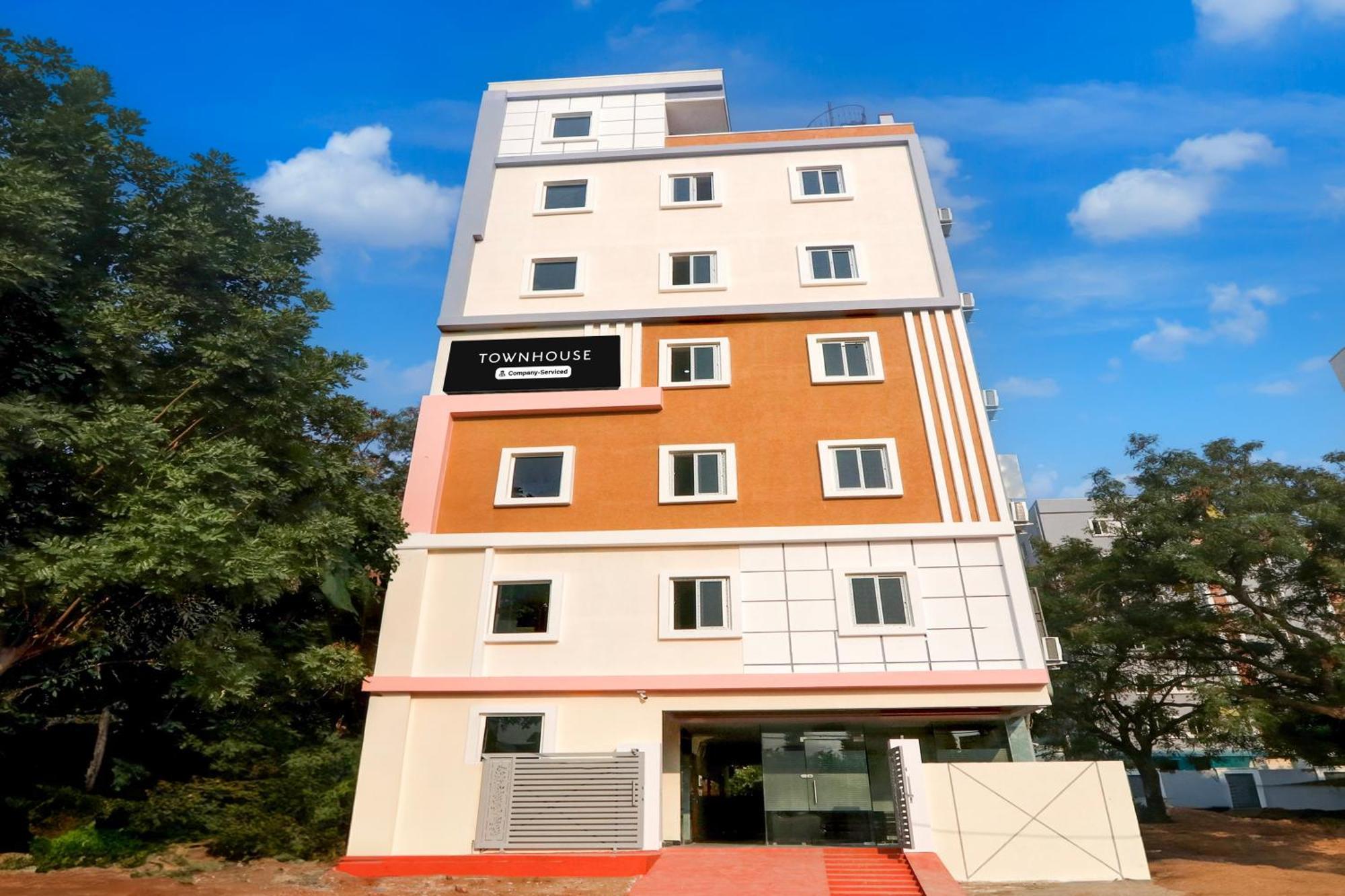 Super Townhouse Nanak Ram Guda Near Waverock Sez Hotel Hyderabad
