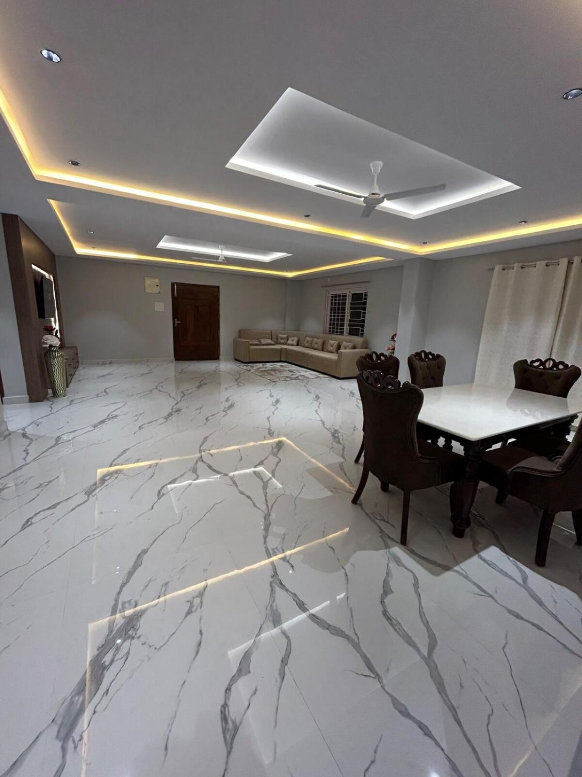 Apartment Luxurious 4bhk At Golden Heights Colonys