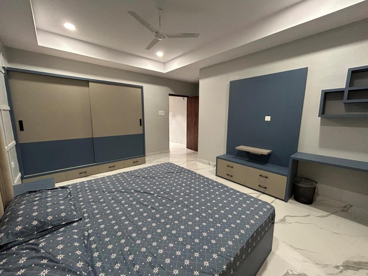 Luxurious 4bhk At Golden Heights Colonys Apartment