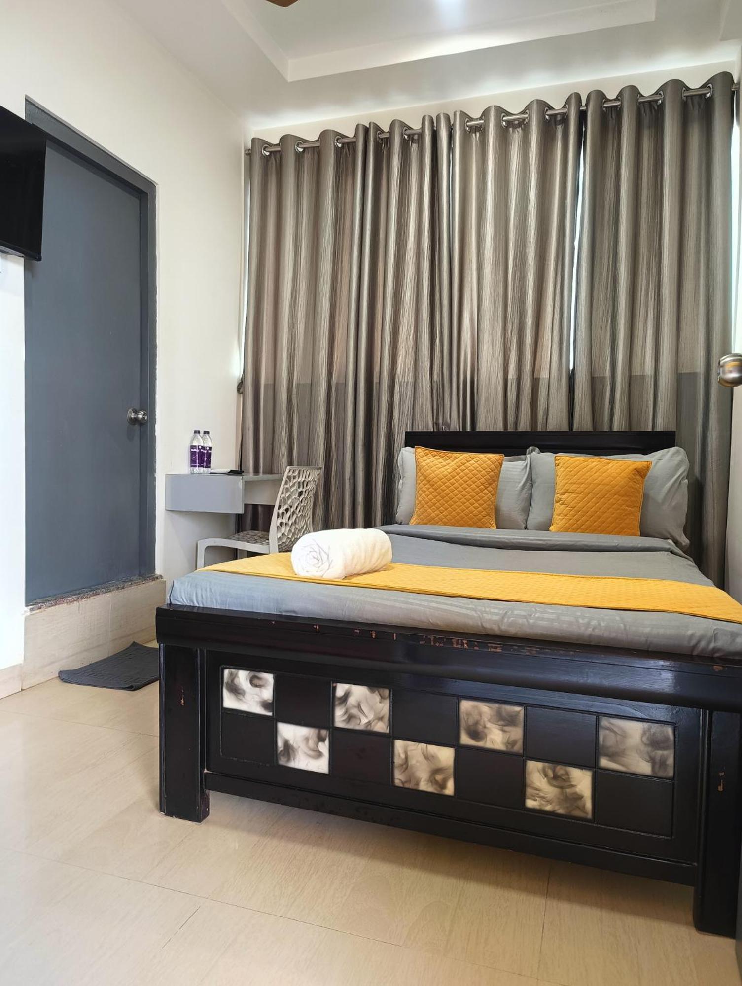 Hotel Yellow Bells Signature Hitec Hyderabad