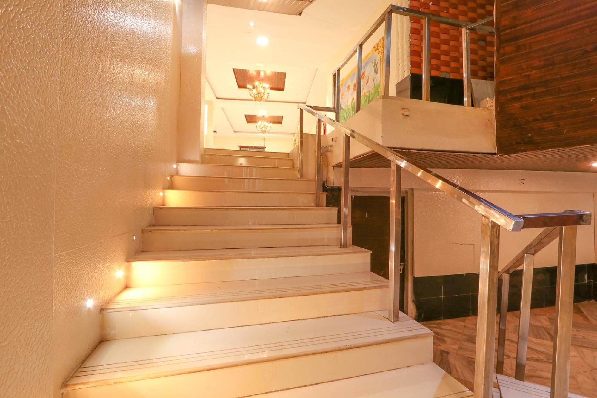 Fabhotel Maruthi Residency - Nr Metro Station Lakdikapul