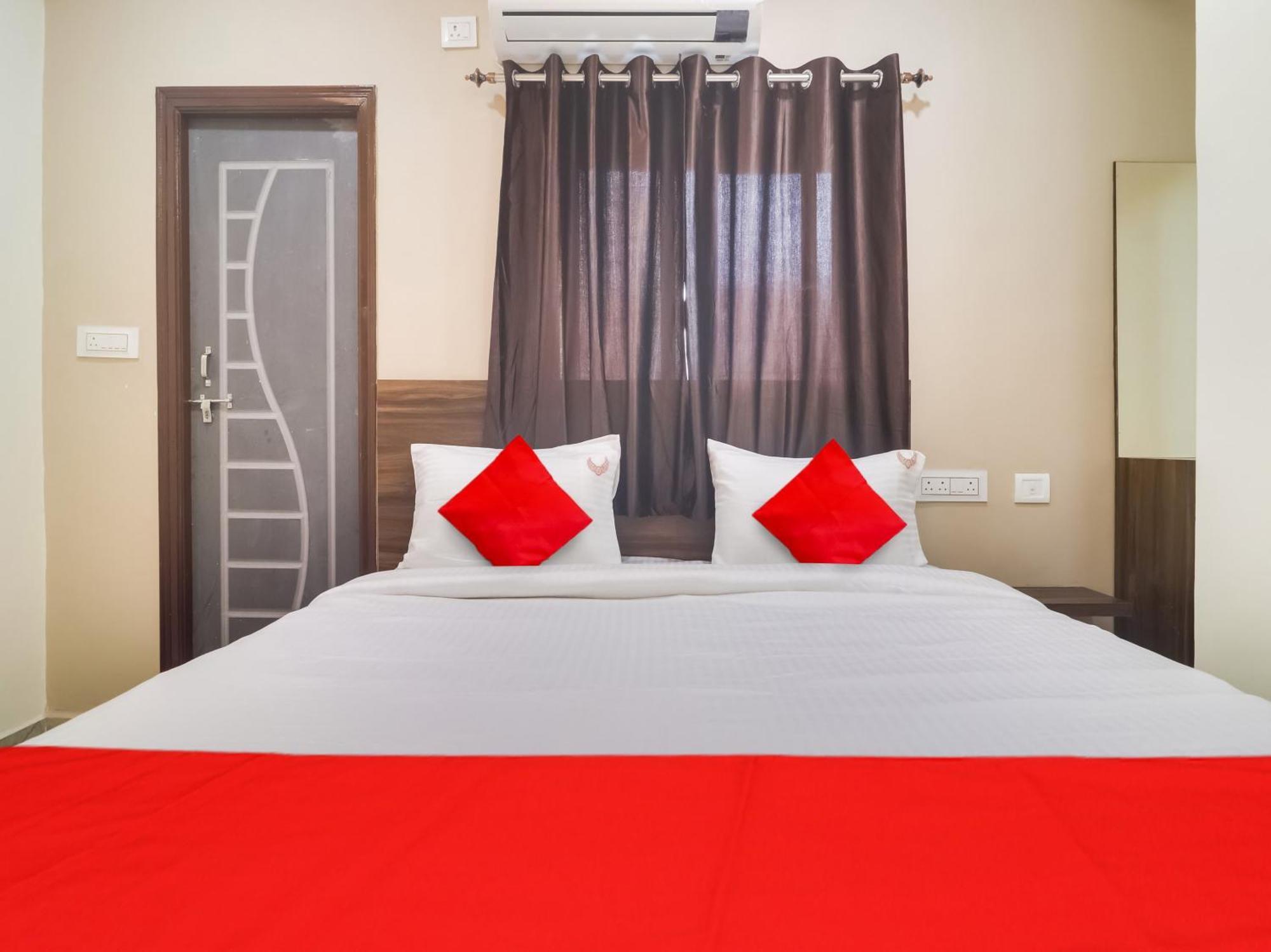 O Red Stone Hotel