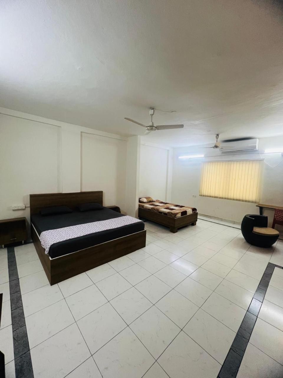 Lara Guest house *