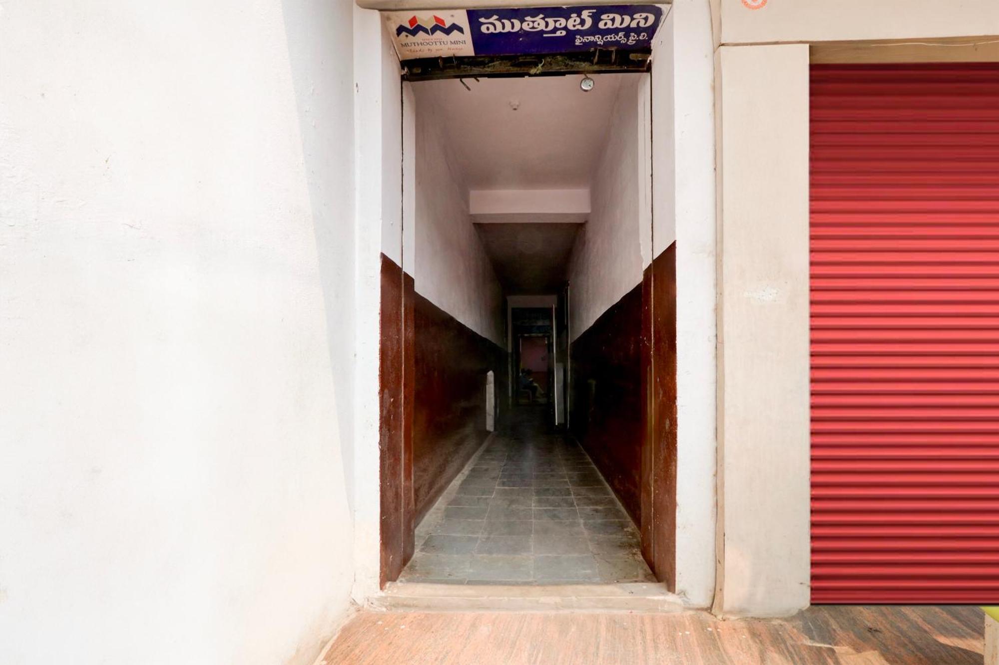 Hotel Spot On Aaraadhya Residency 2*