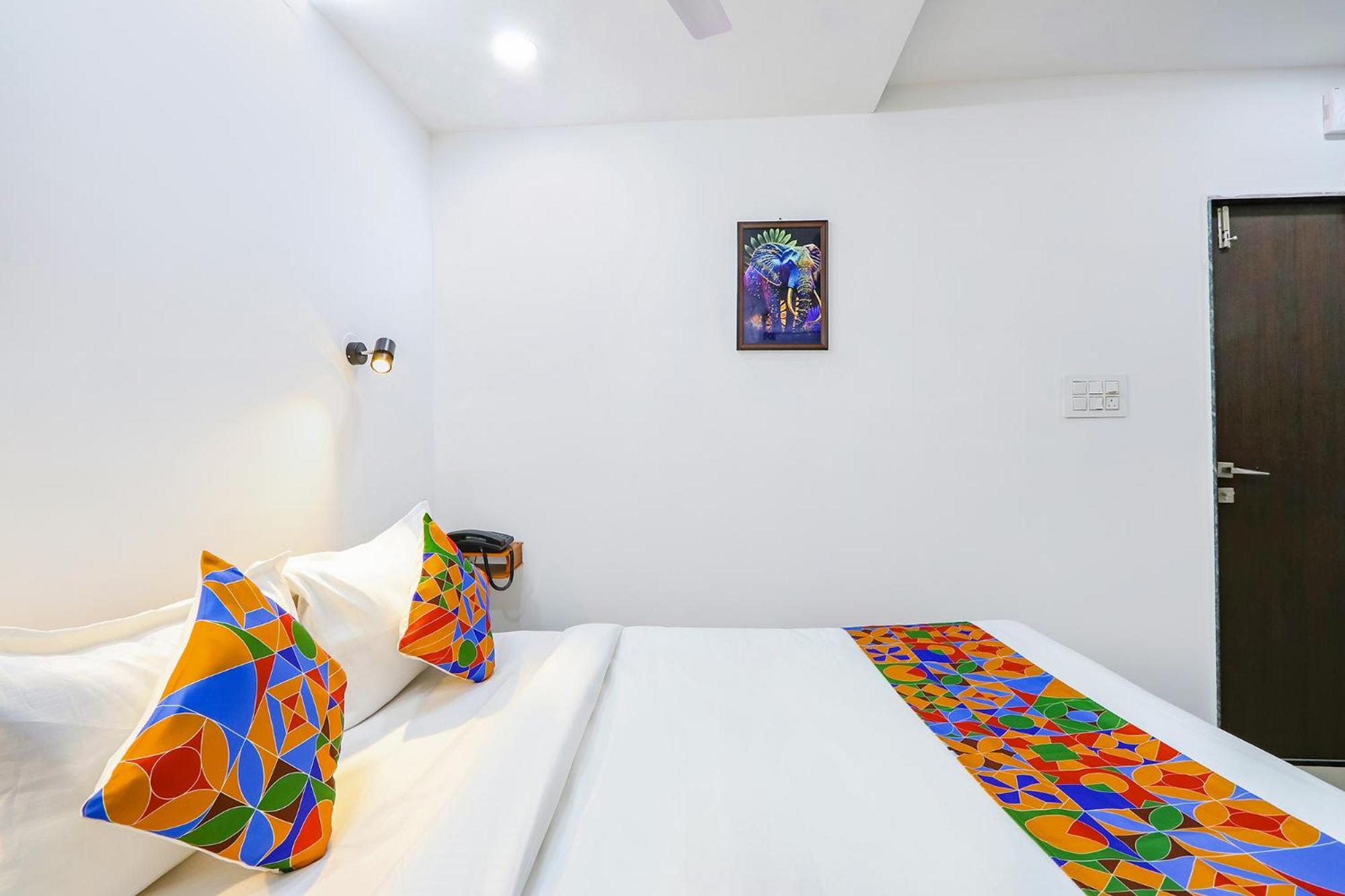 Fabhotel Vks - Nr Umcc Shahpur, Jeedimetla 2*