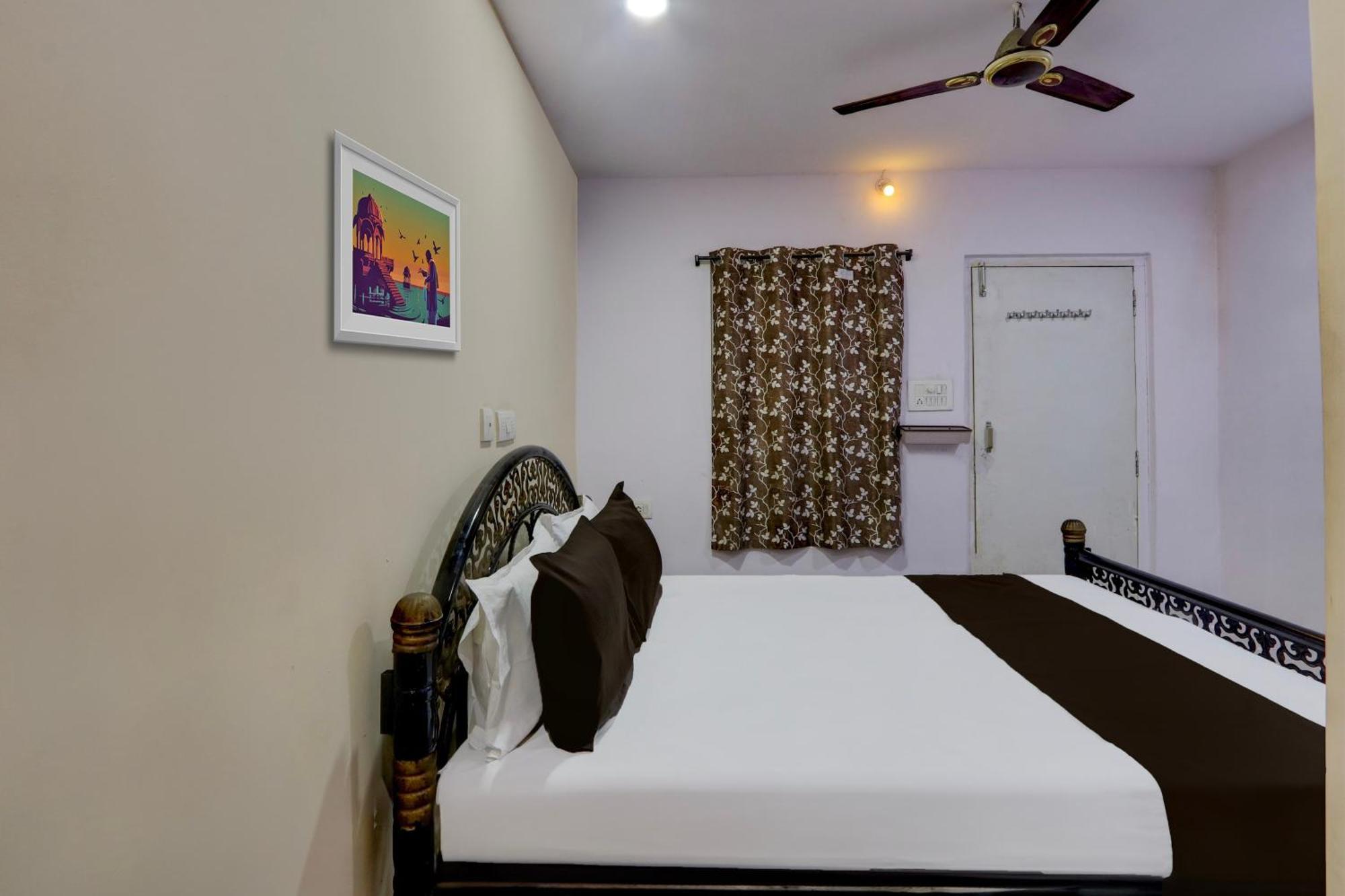 Spot On Aaraadhya Residency Hotel