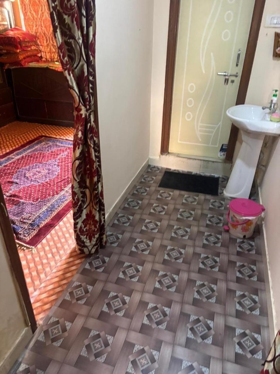 Spacious 3bhk & Modern Amenities Apartment