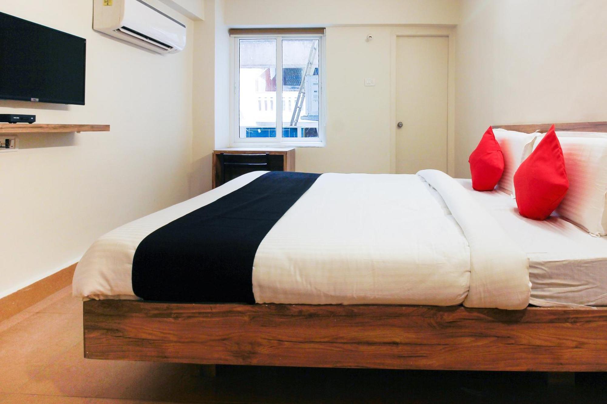 Hotel Capital O Sri Suprabhat Grand Near Kachiguda Railway Station 3*
