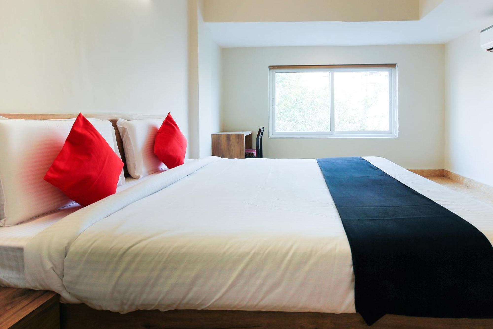 Capital O Sri Suprabhat Grand Near Kachiguda Railway Station 3*
