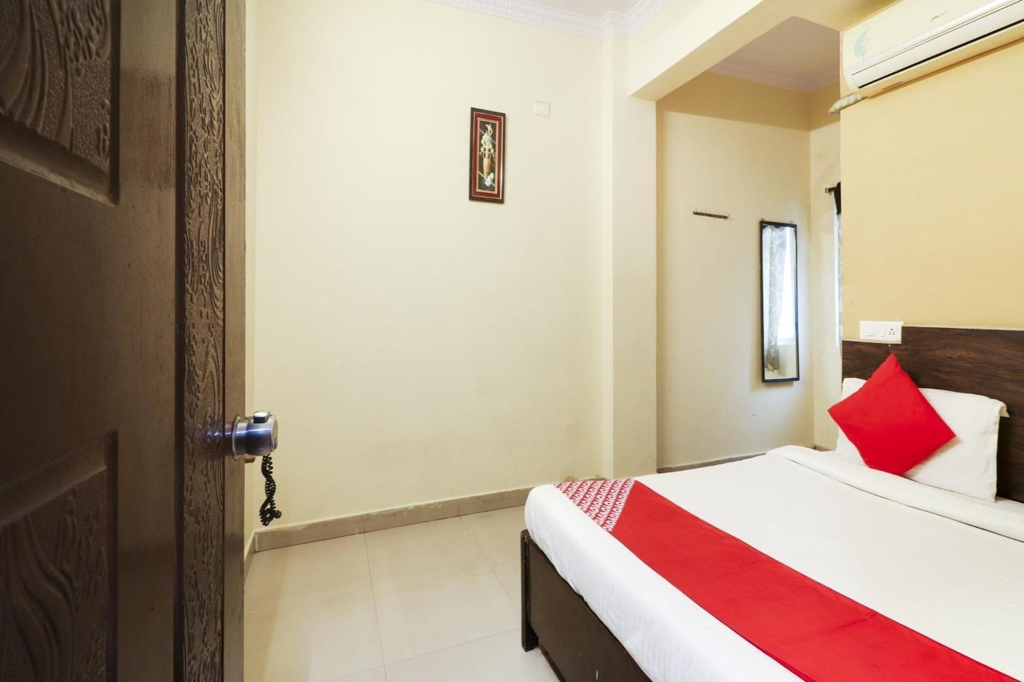 O Sai Pariwar Near Snow World Hotel 4*