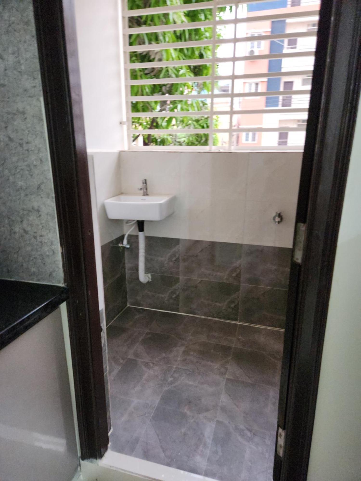 Modern New 2 Bhk In Kondapur Near Gachibowli *