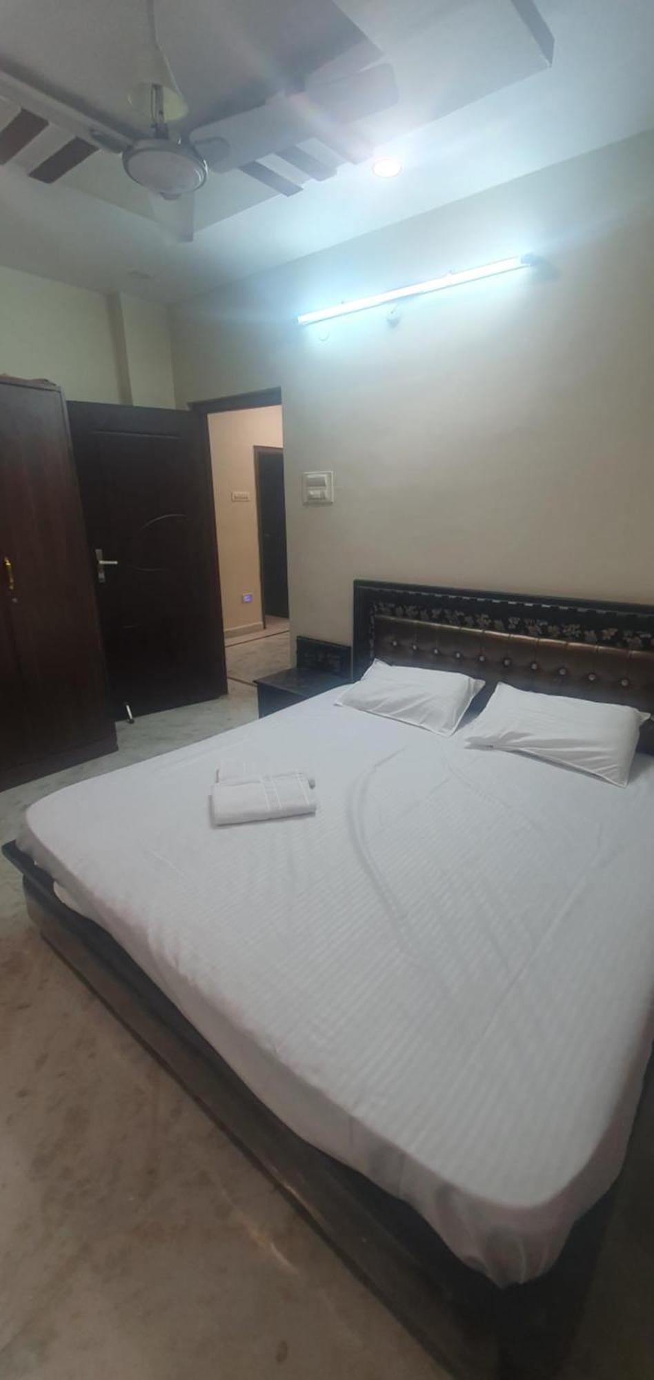 Spacious And Comfortable 3bhk No-ac For Travellers Apartment Hyderabad