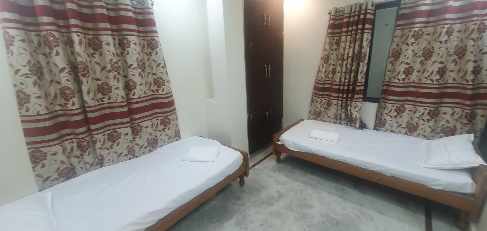 Spacious And Comfortable 3bhk No-ac For Travellers *