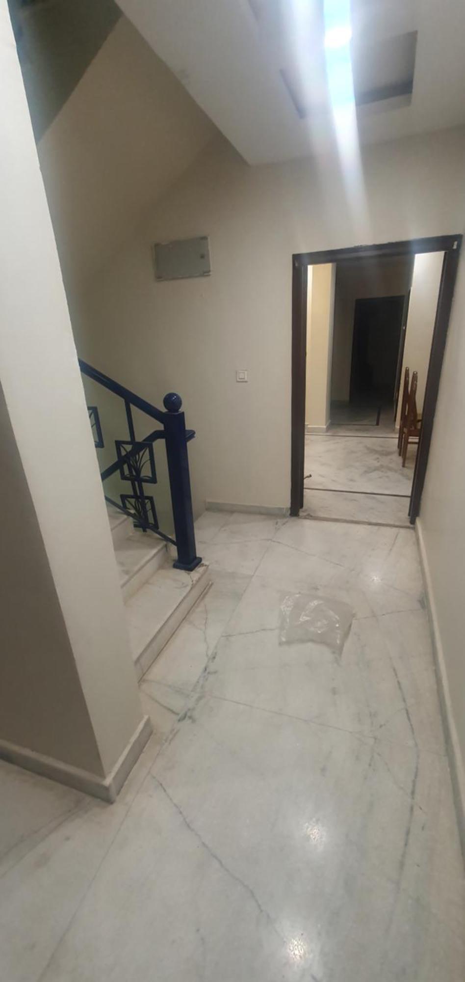 Apartment Spacious And Comfortable 3bhk No-ac For Travellers *