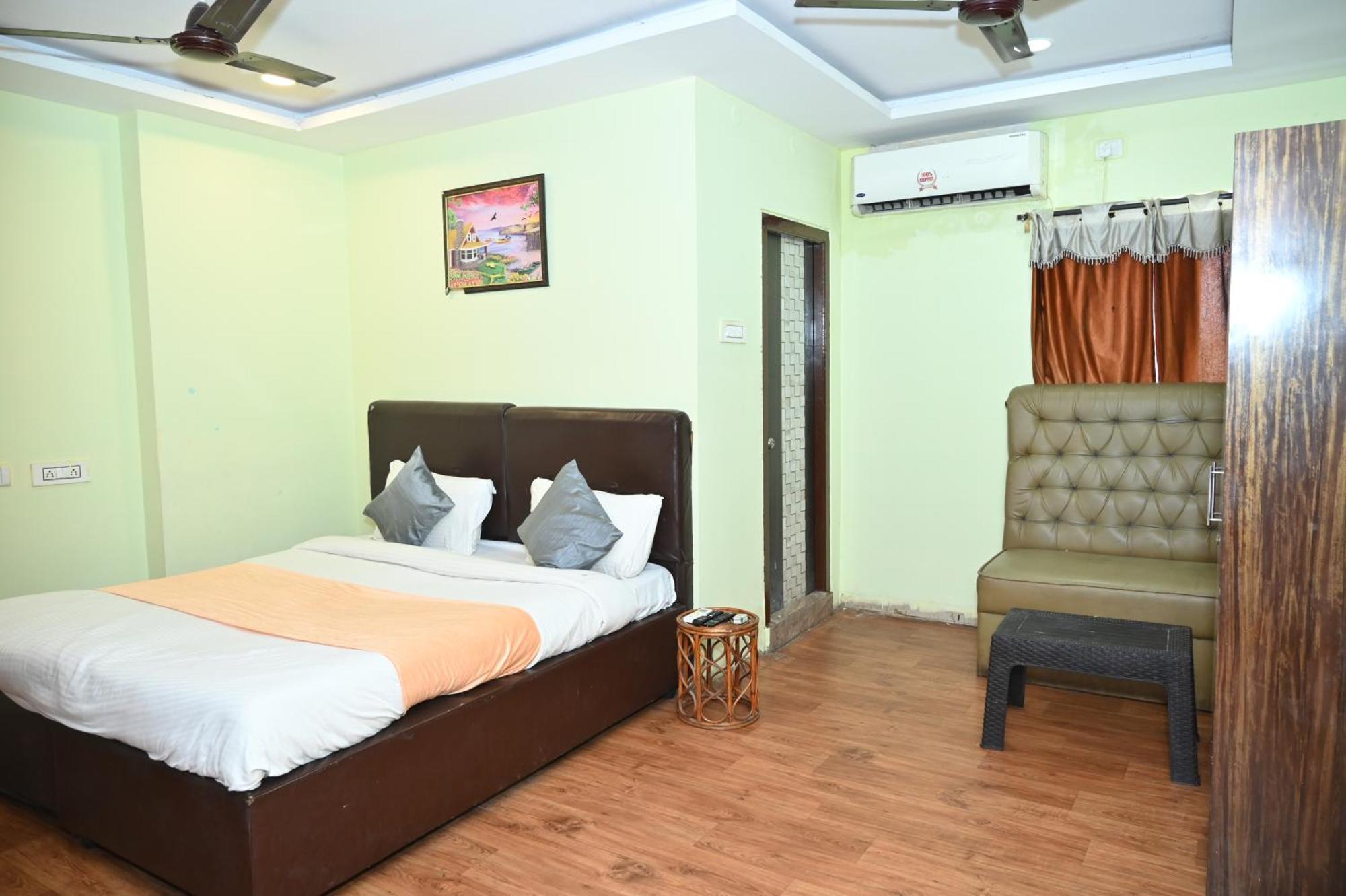 Ankitha Grand Hotel 2*