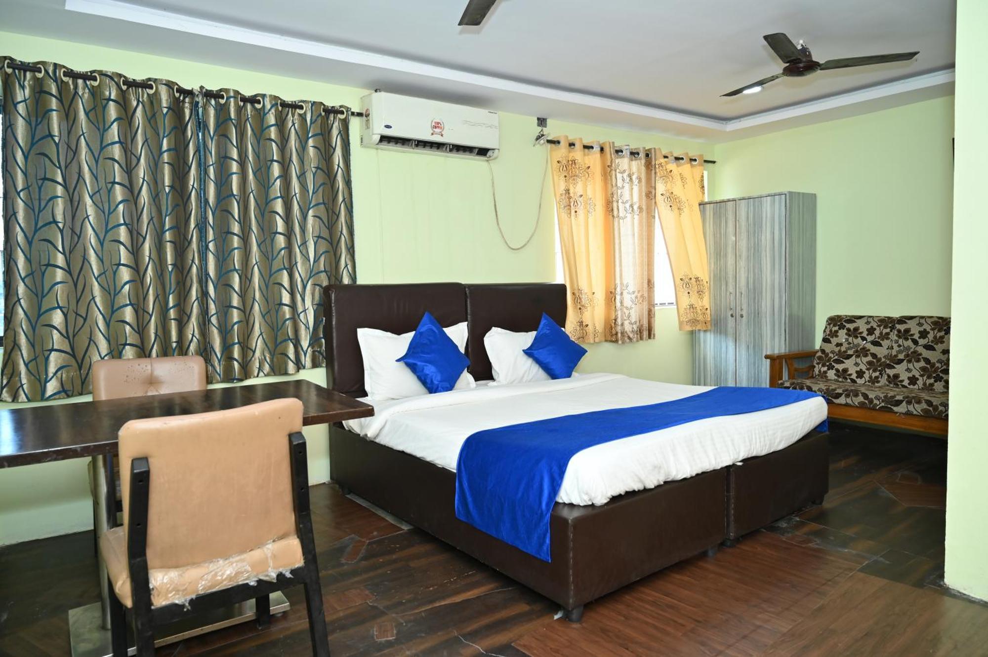 Ankitha Grand Hotel 2*