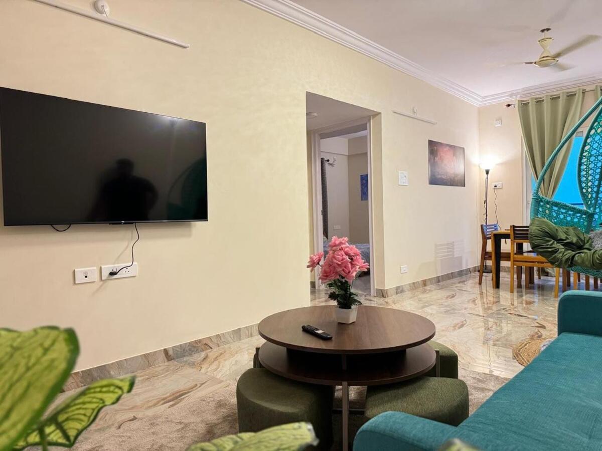 Evara Grand Vista - Fully Equipped 3bhk Near Amb Apartment