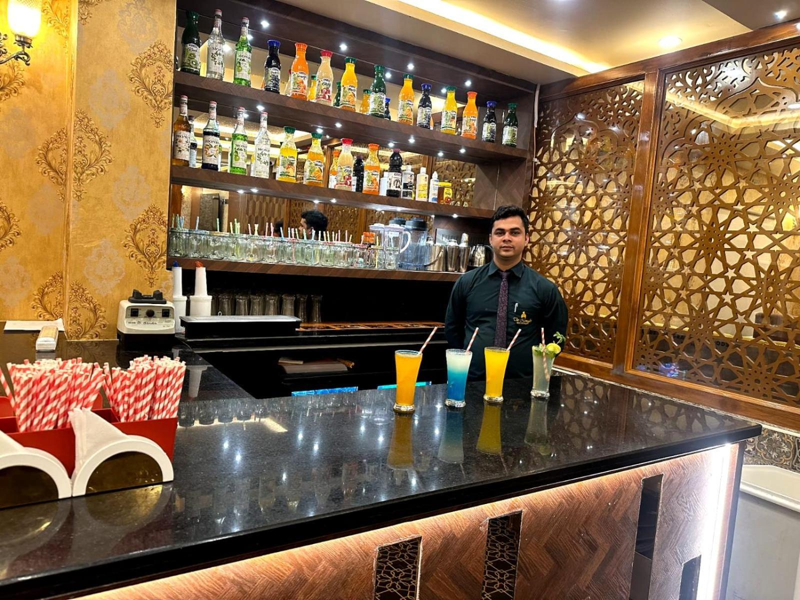 Windsor Plaza Hotel 3*