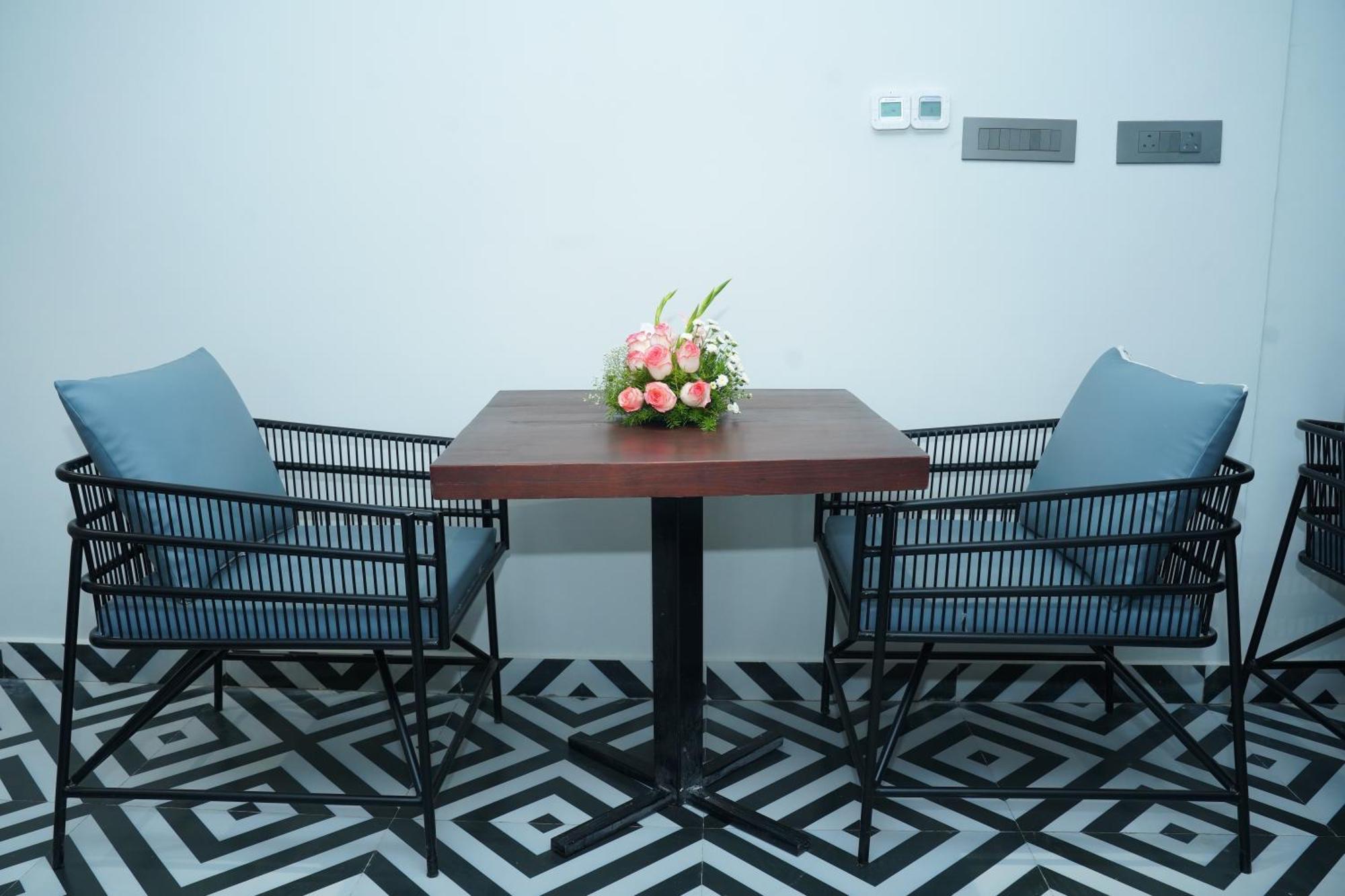 Kyzen Hi Tech Hotel