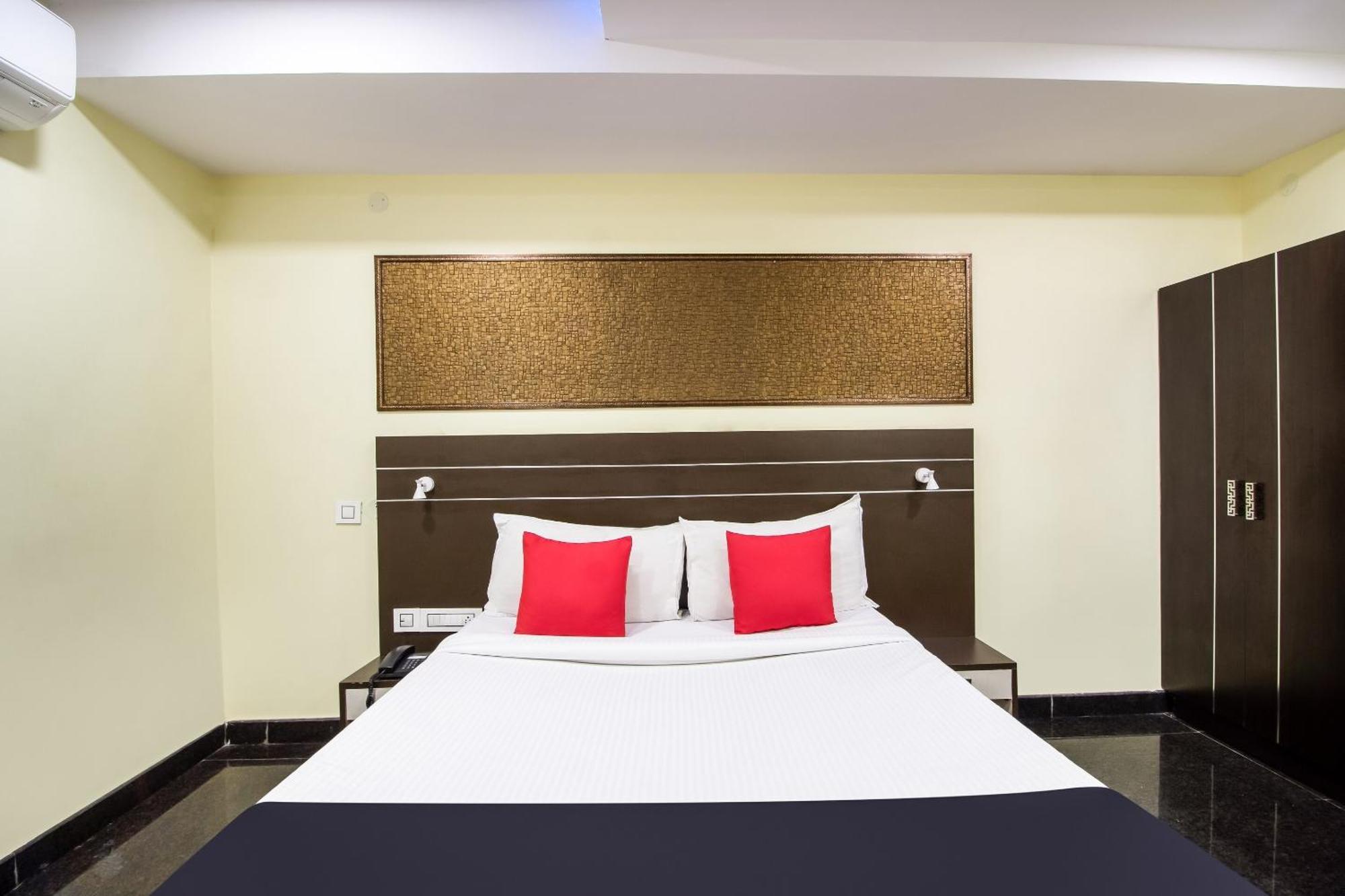 Capital O Sri Navya Grand Near Nexus Hotel 3*