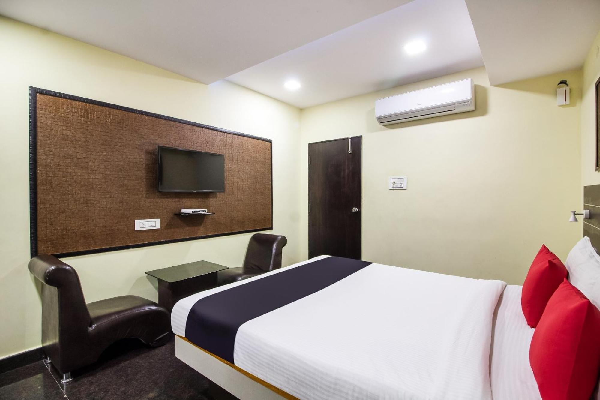 Hotel Capital O Sri Navya Grand Near Nexus 3*