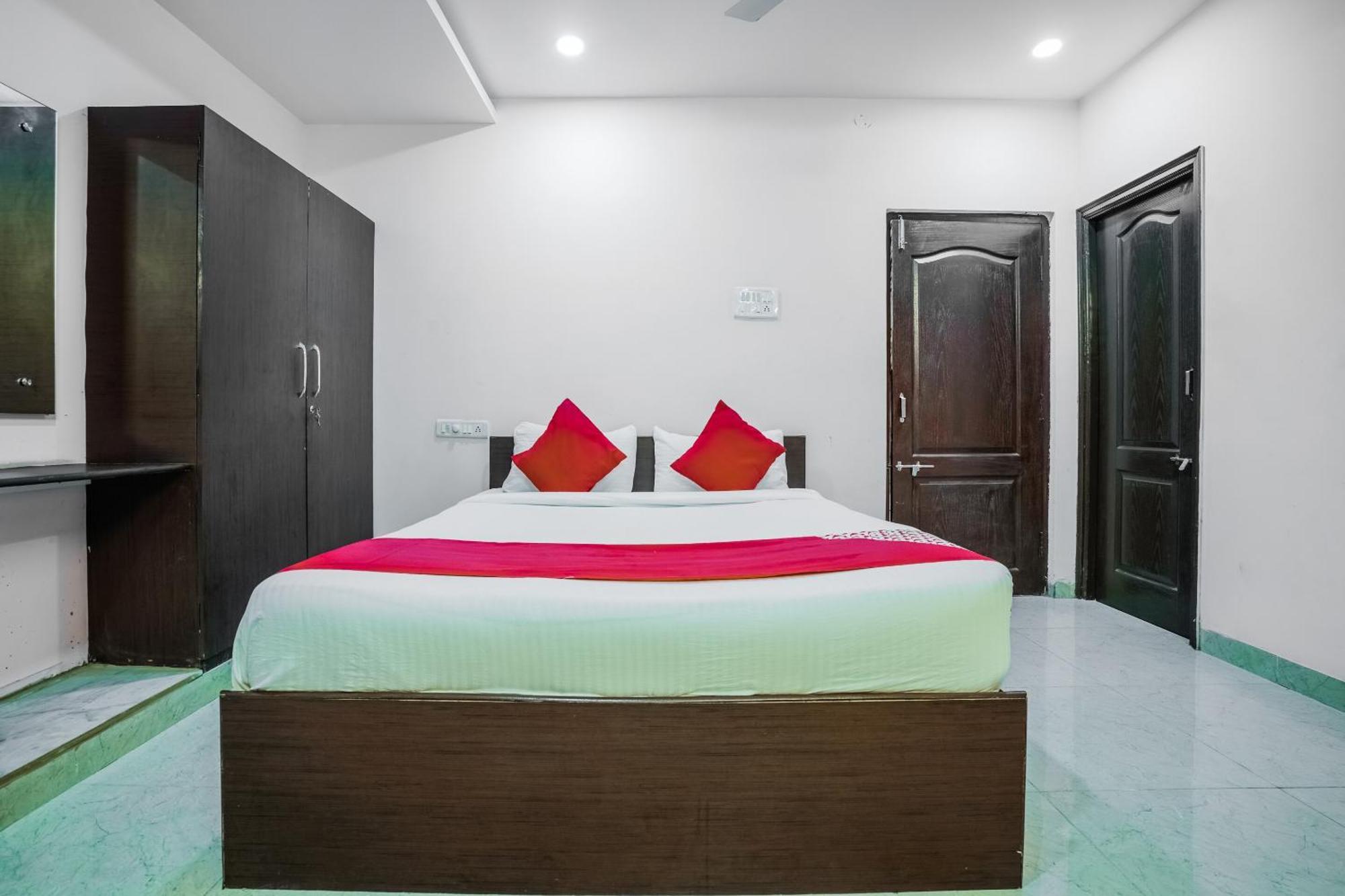 Hotel O Mint Leaves Near Alcazar Mall Hyderabad