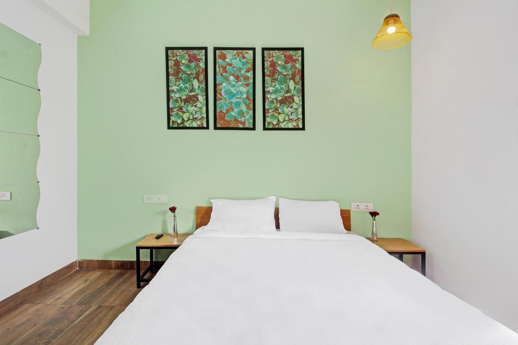 Hotel Collection O Shining Near Erragadda Metro Station 4*
