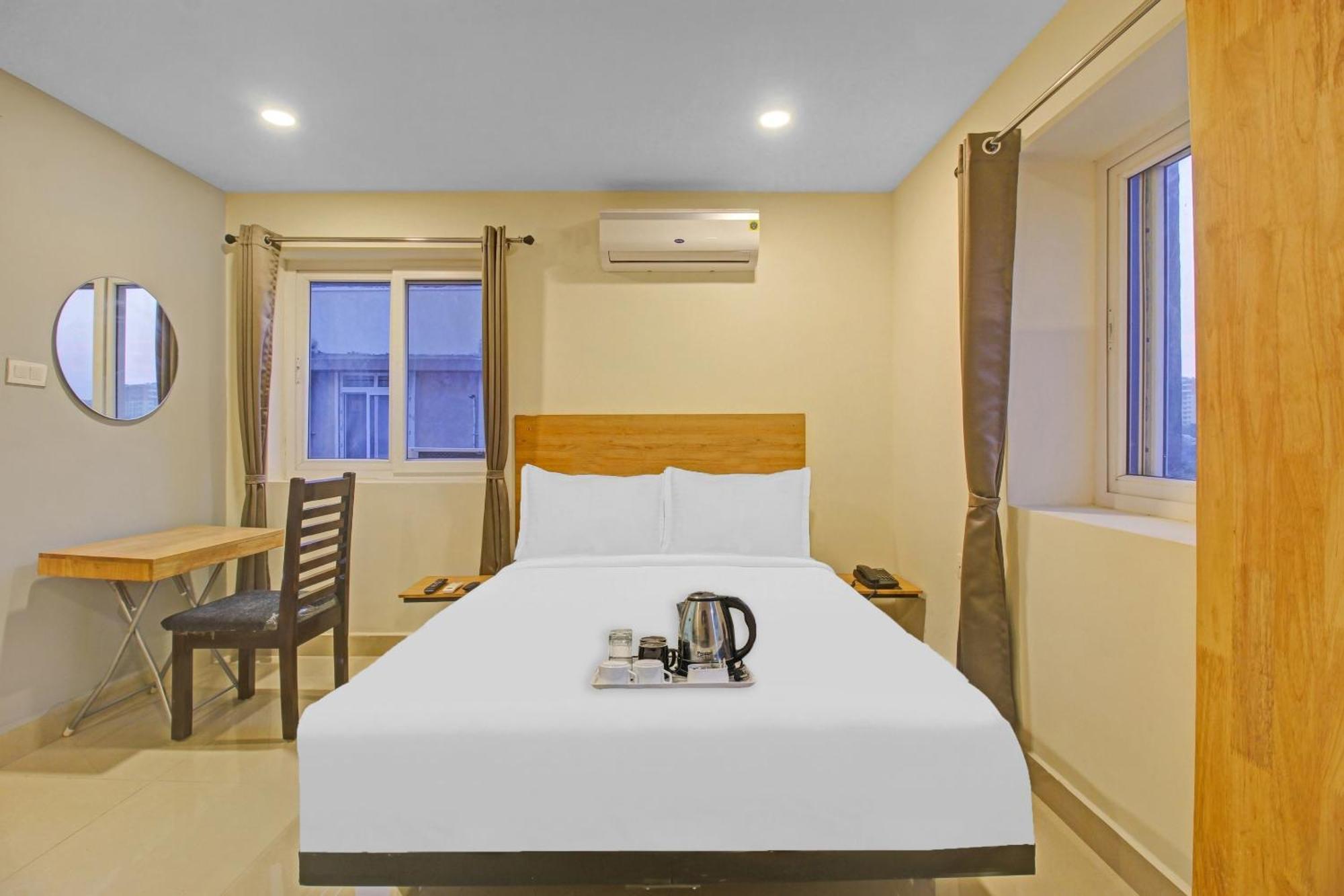 Super Townhouse Whiteridge Gachibowli Near Aig Hospital 4* Hyderabad
