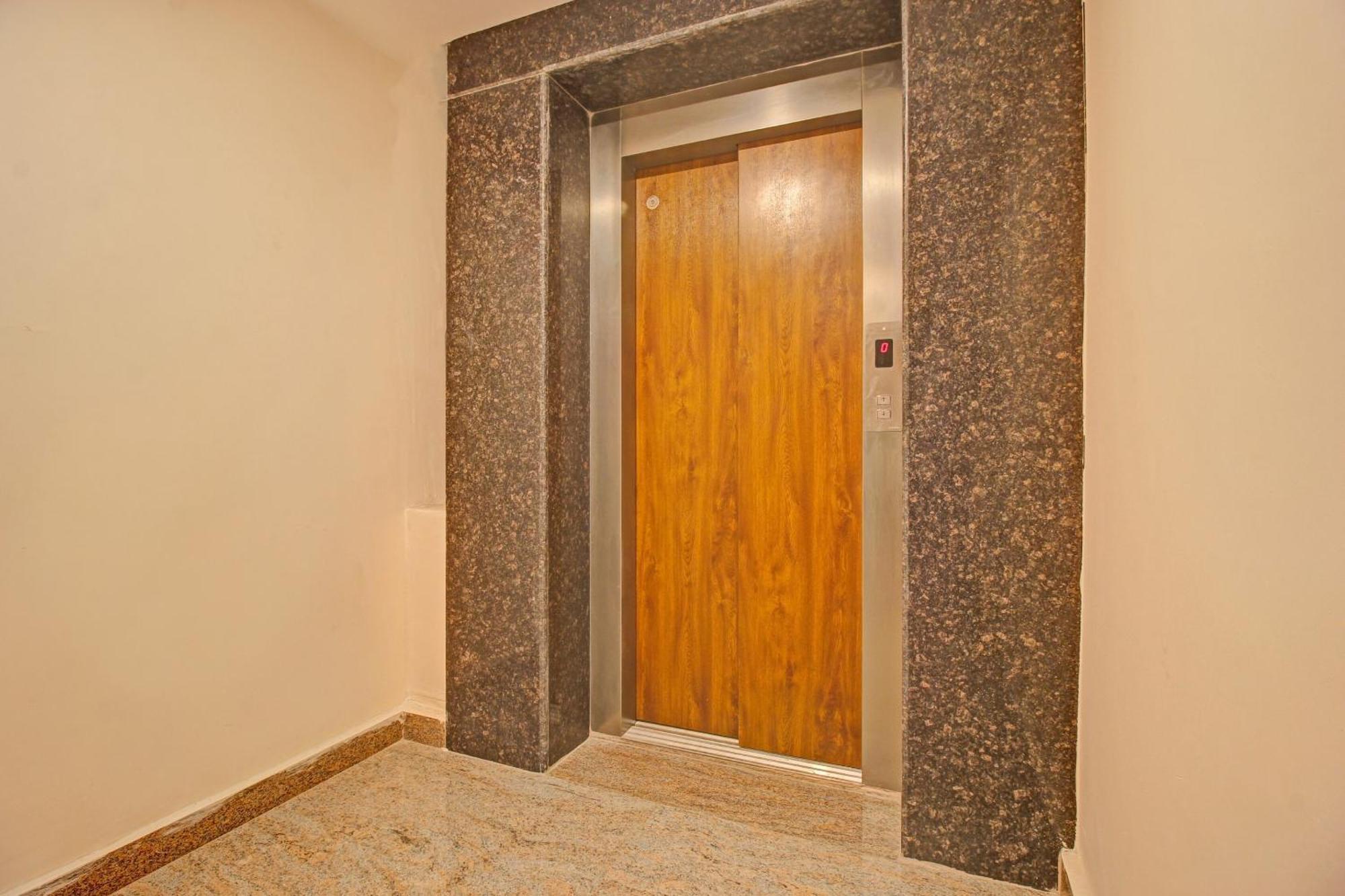 Super Townhouse Whiteridge Gachibowli Near Aig Hospital Hotel 4*
