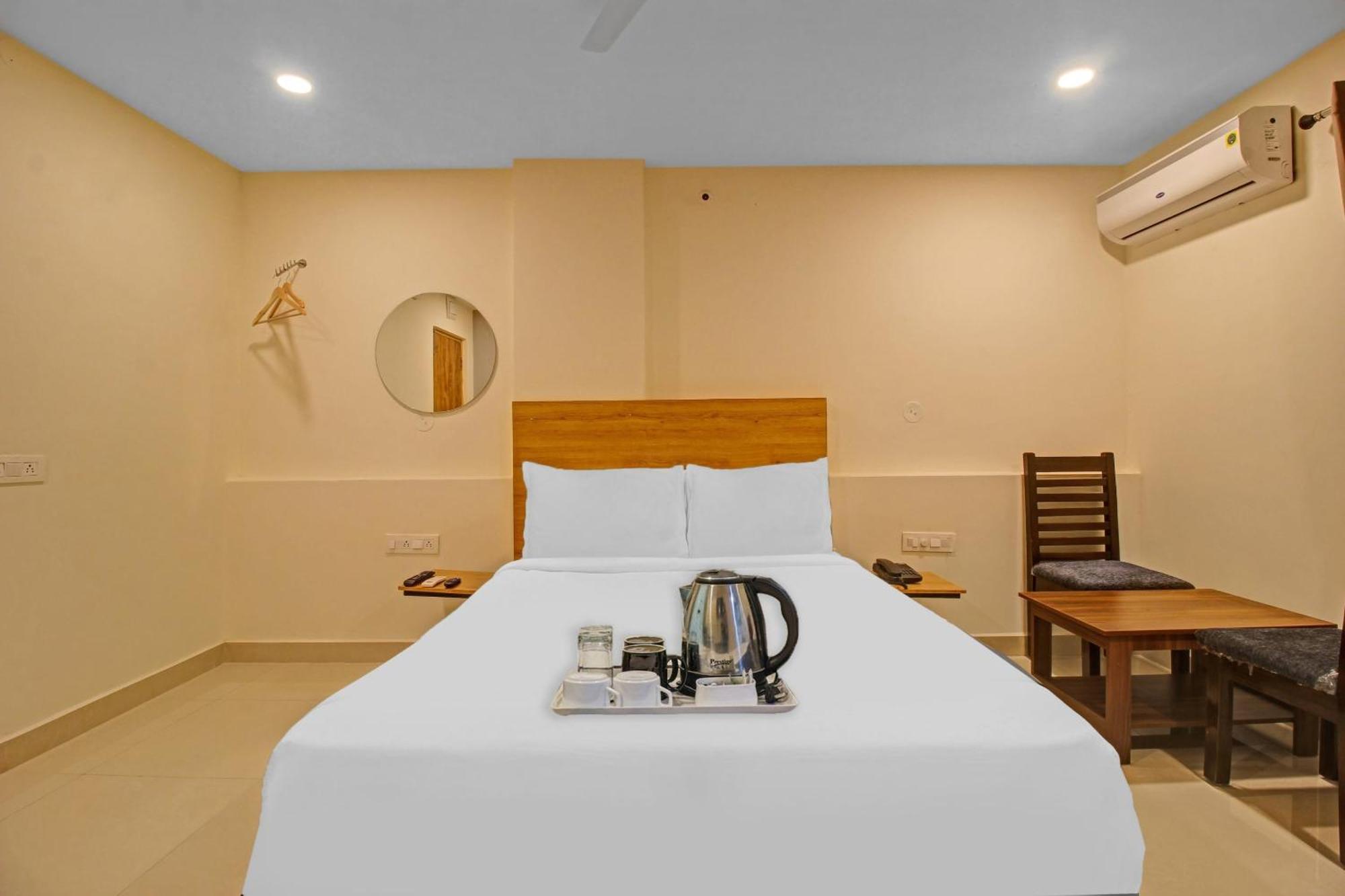 Super Townhouse Whiteridge Gachibowli Near Aig Hospital 4* Hyderabad