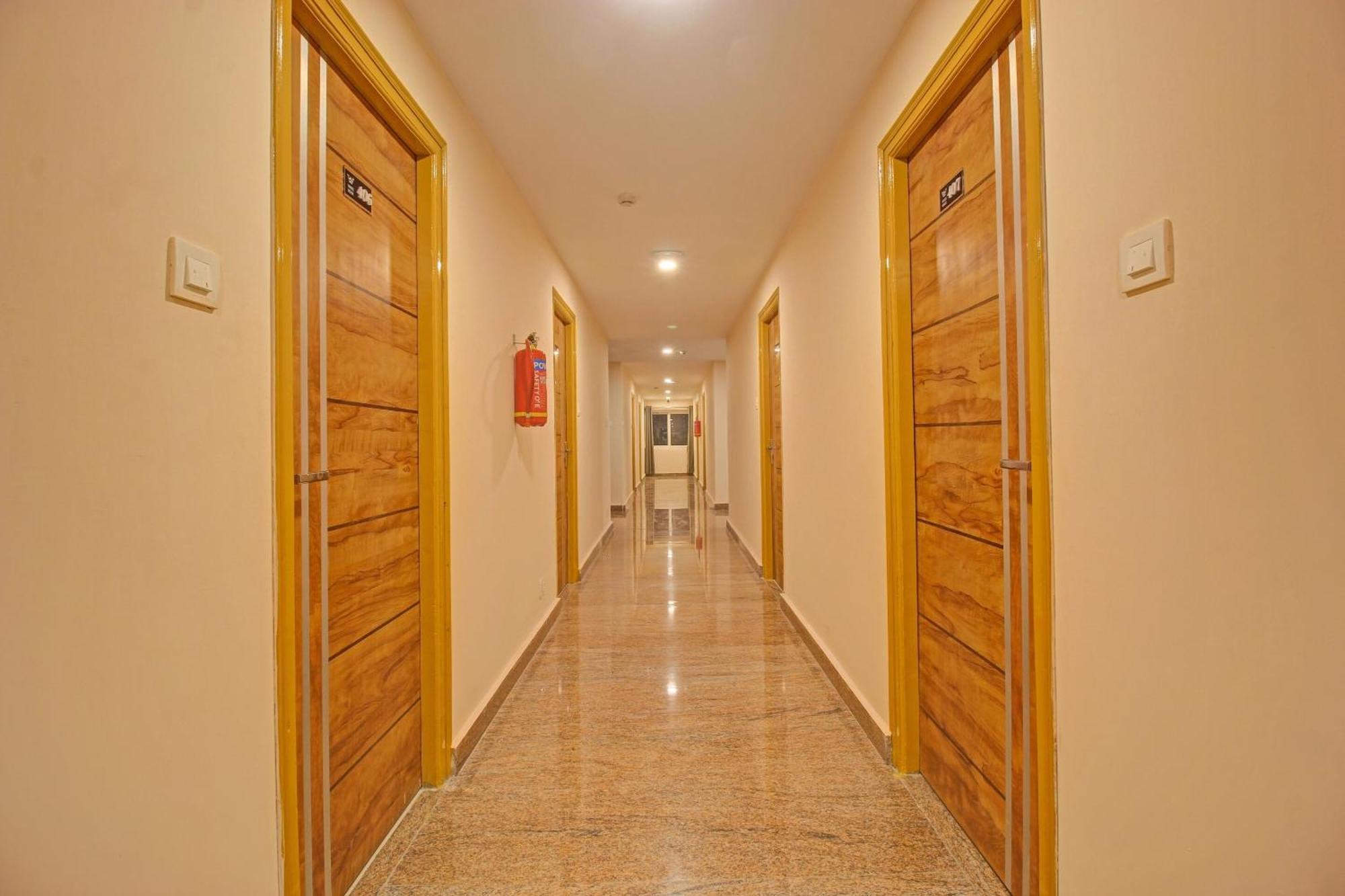 Super Townhouse Whiteridge Gachibowli Near Aig Hospital 4*