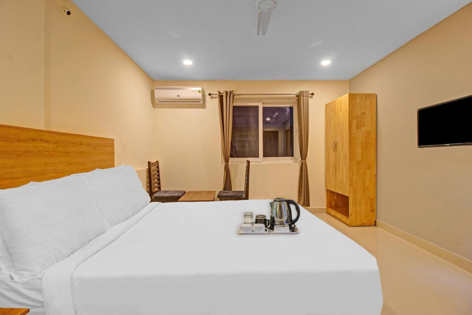 Hotel Super Townhouse Whiteridge Gachibowli Near Aig Hospital