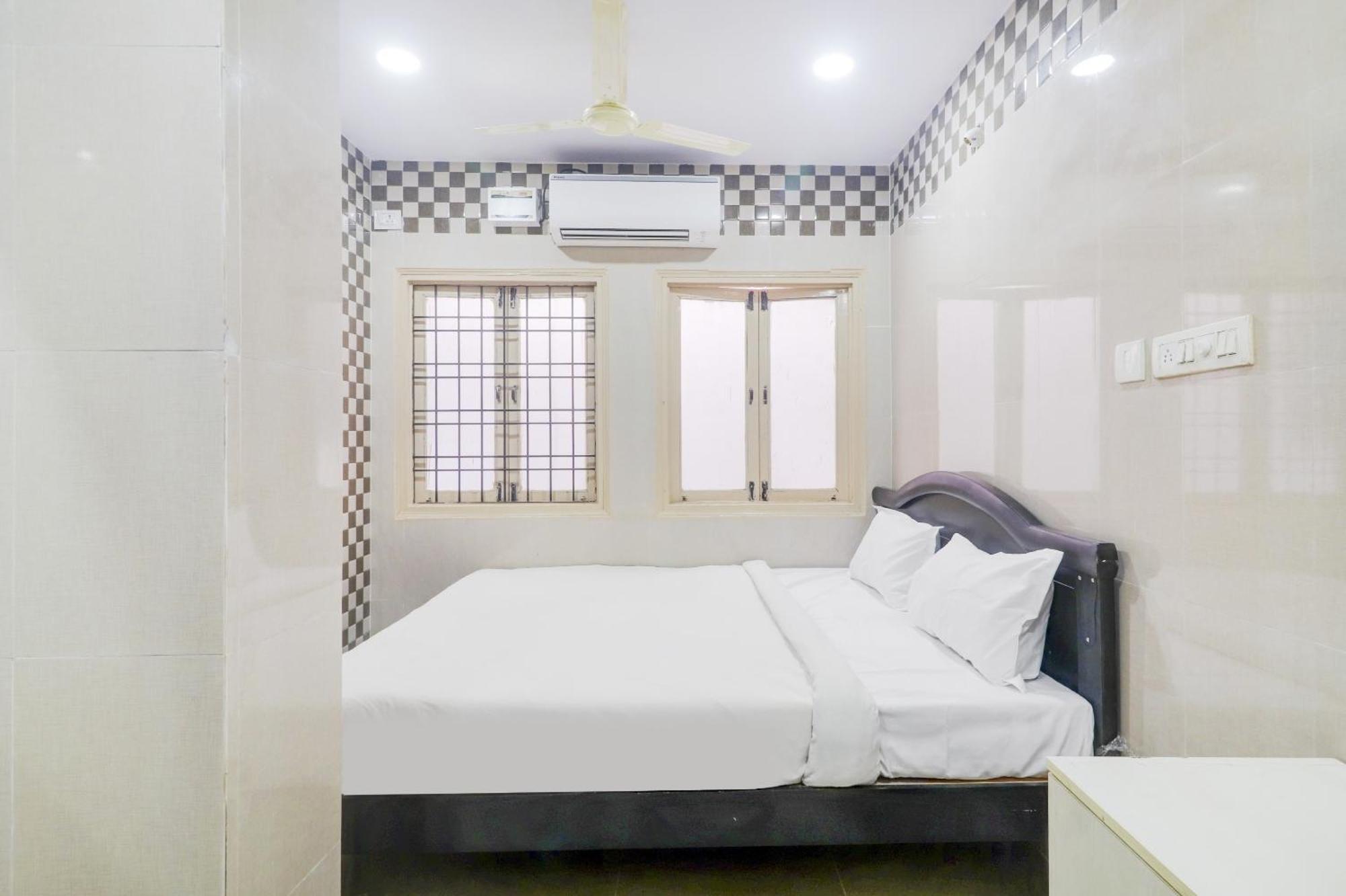 Hotel O Aroma Classic Near Nampally Railway Station 3*