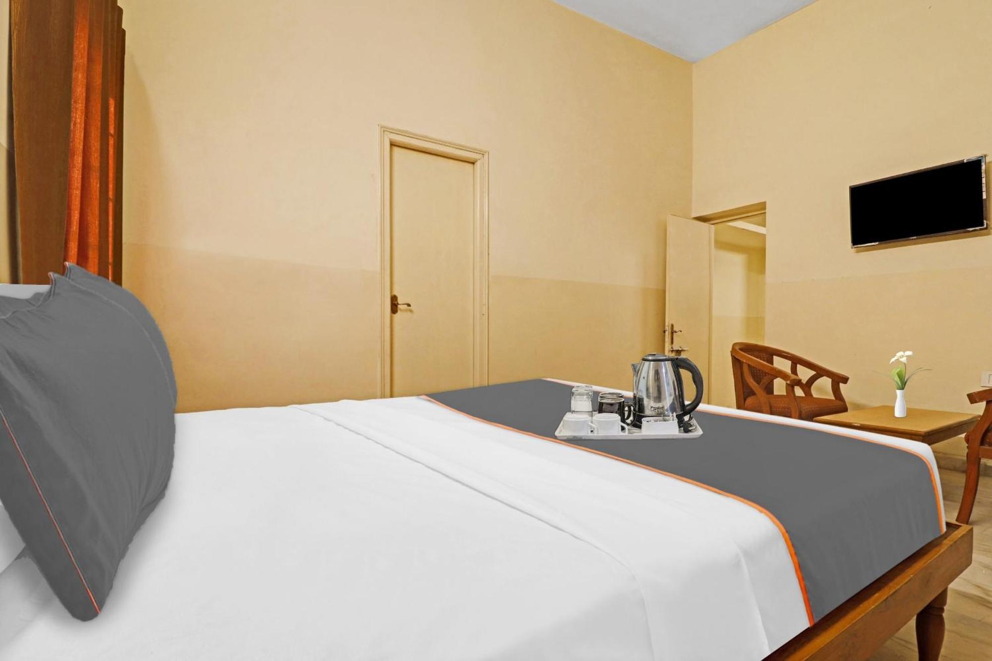 Hotel Capital O Samrat Palace Near Nampally Station 3*