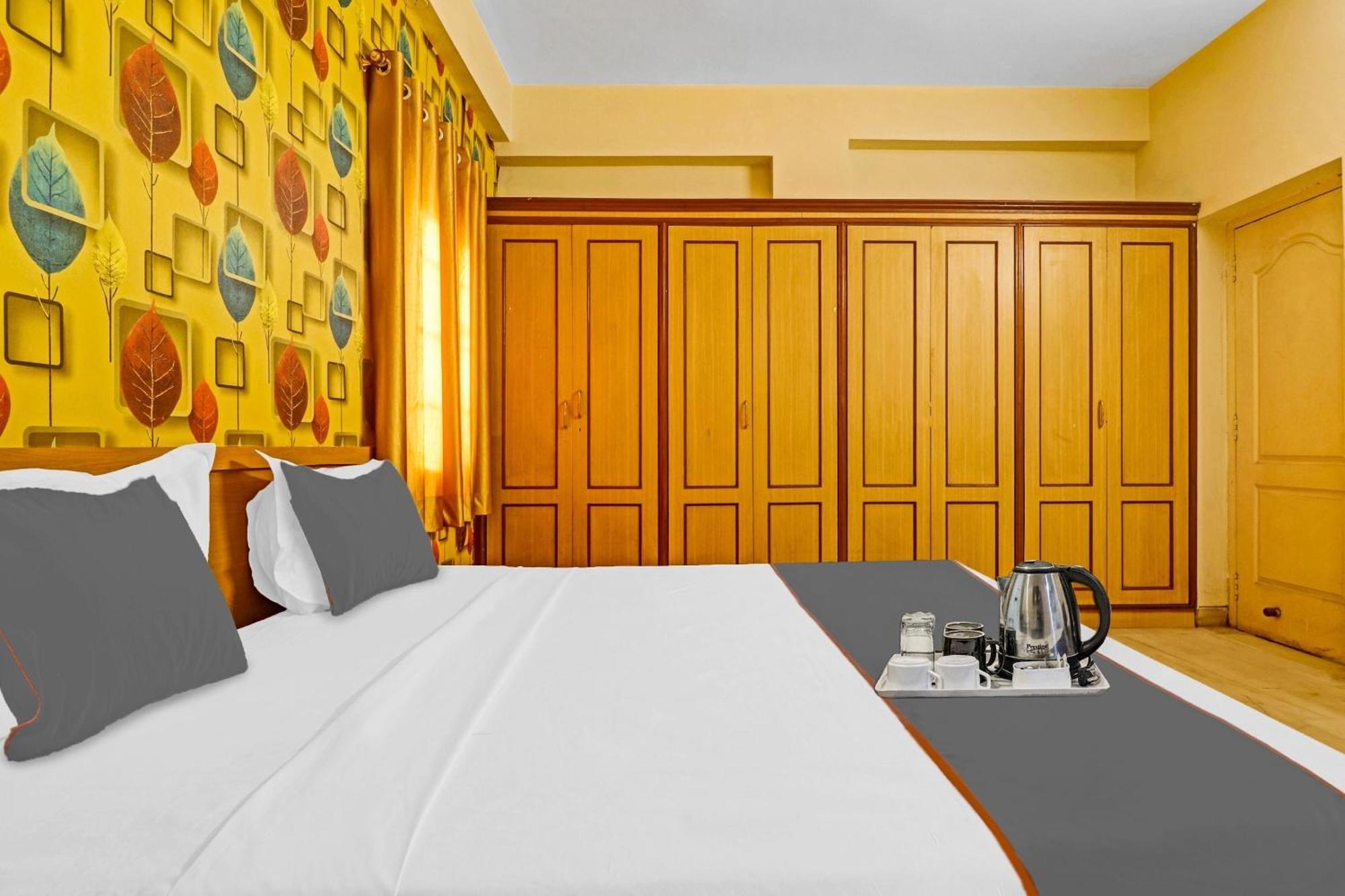 Capital O Samrat Palace Near Nampally Station 3* Hyderabad