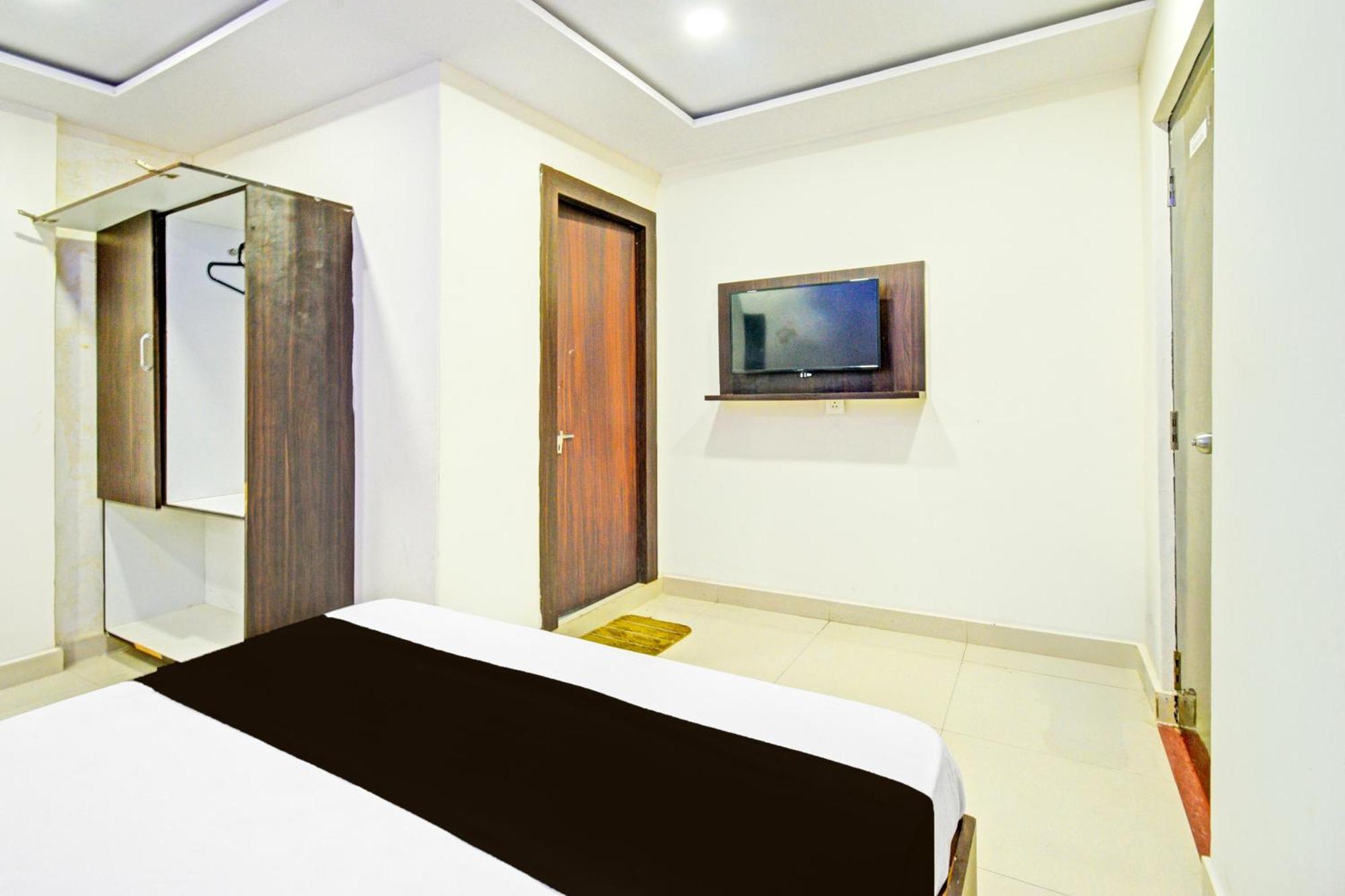 Collection O Bn Reddy Nagar Formerly Mayur Hotel 4*