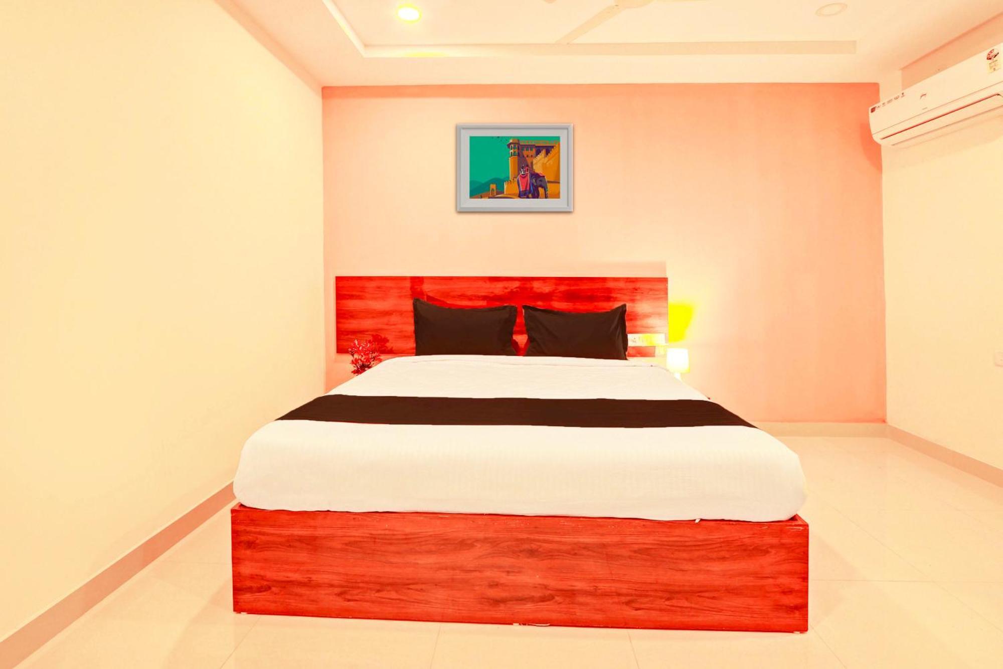 O R Square Hotel 4*