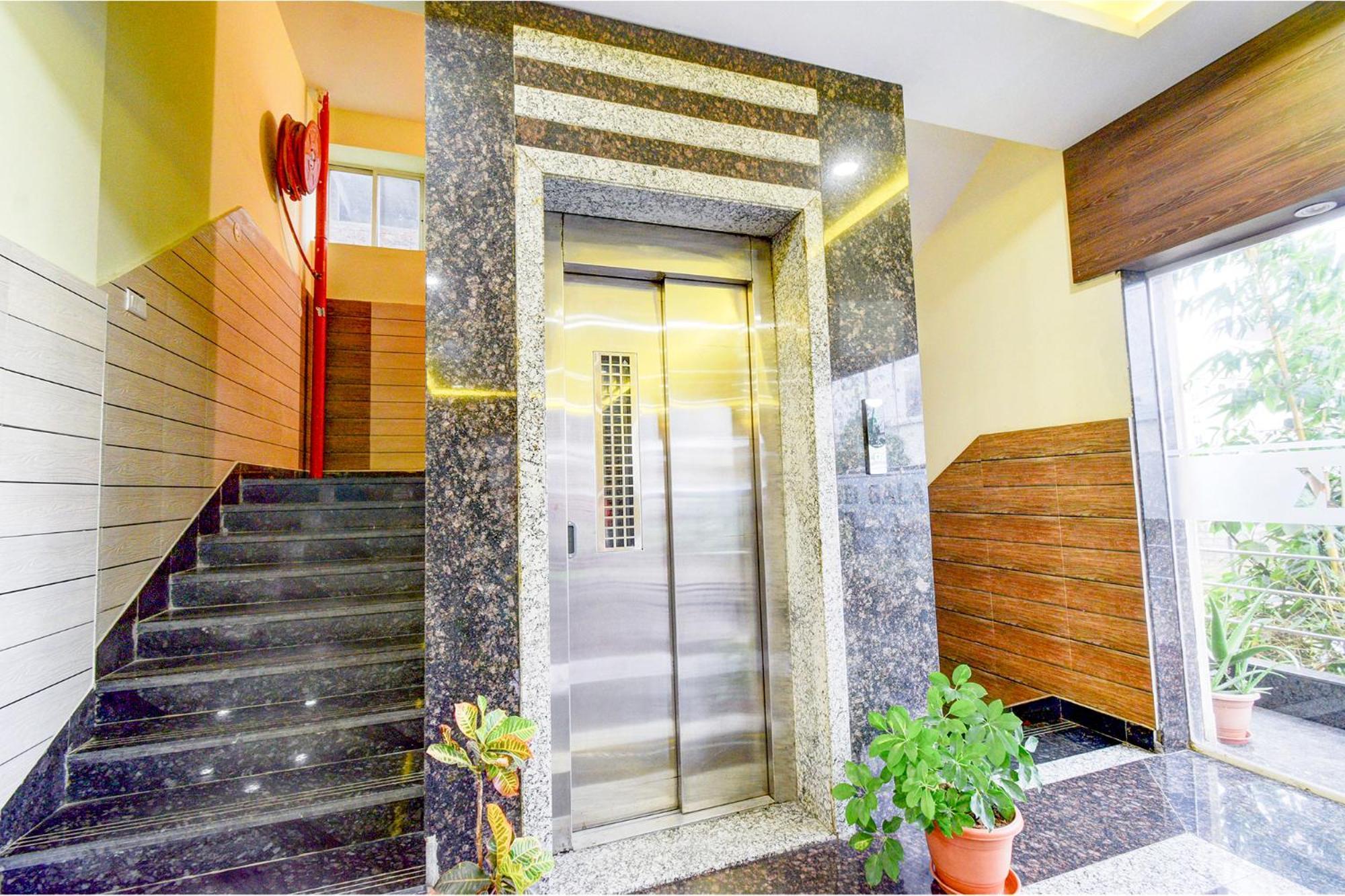 Hotel Fabhotel Park Galaxy