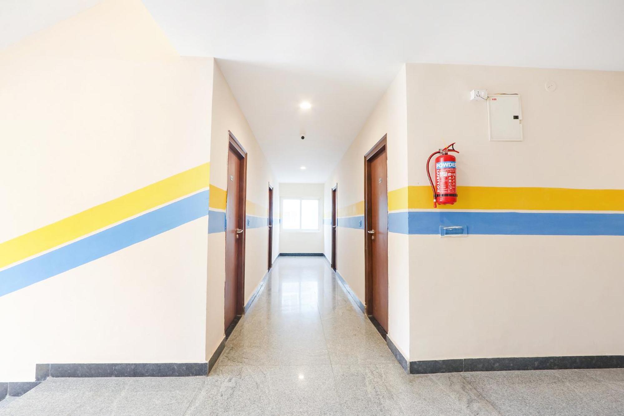 Hotel Fabhotel Sk Grand - Hitech