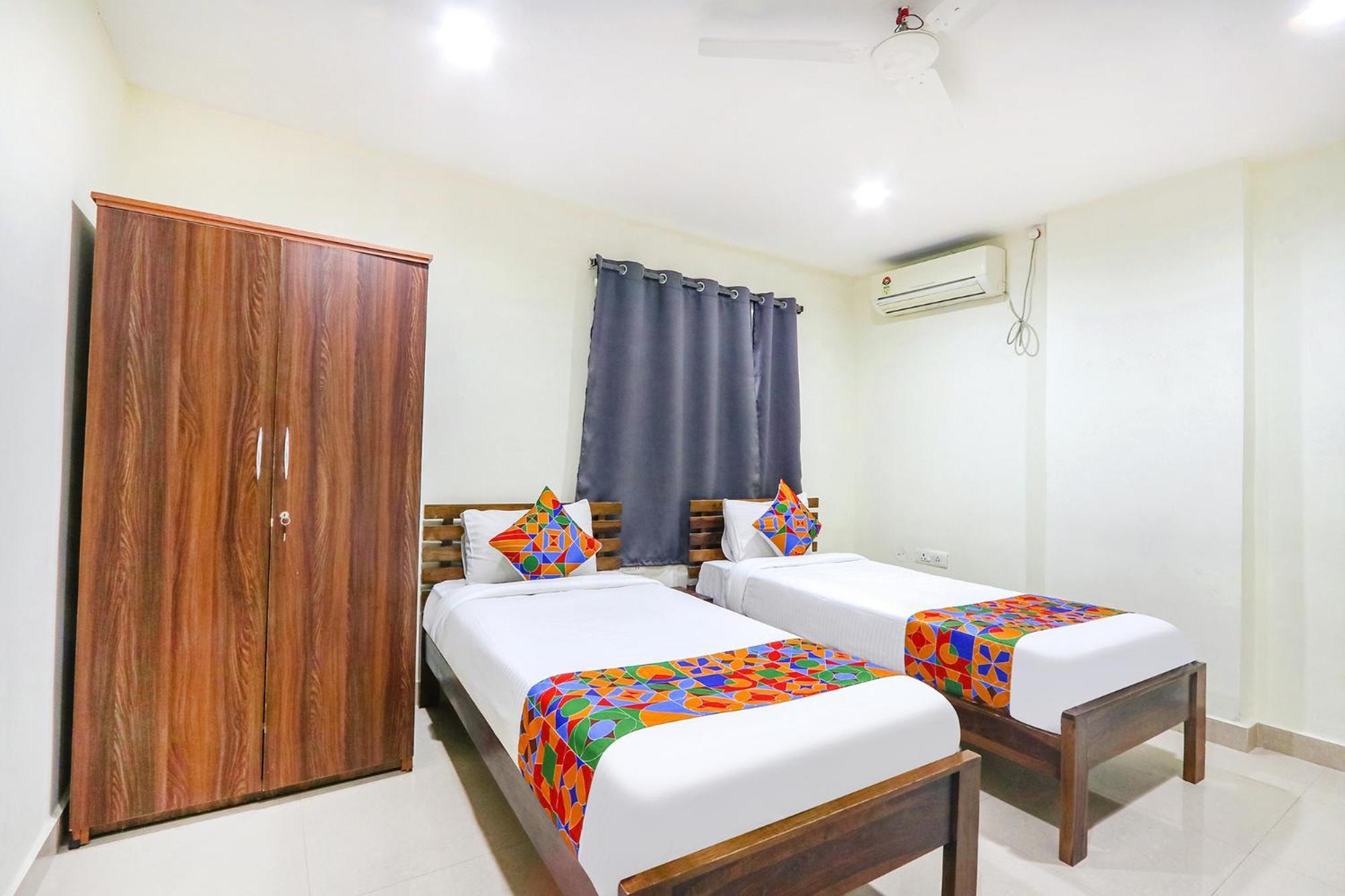 Hotel Fabhotel Sk Grand - Hitech 3*